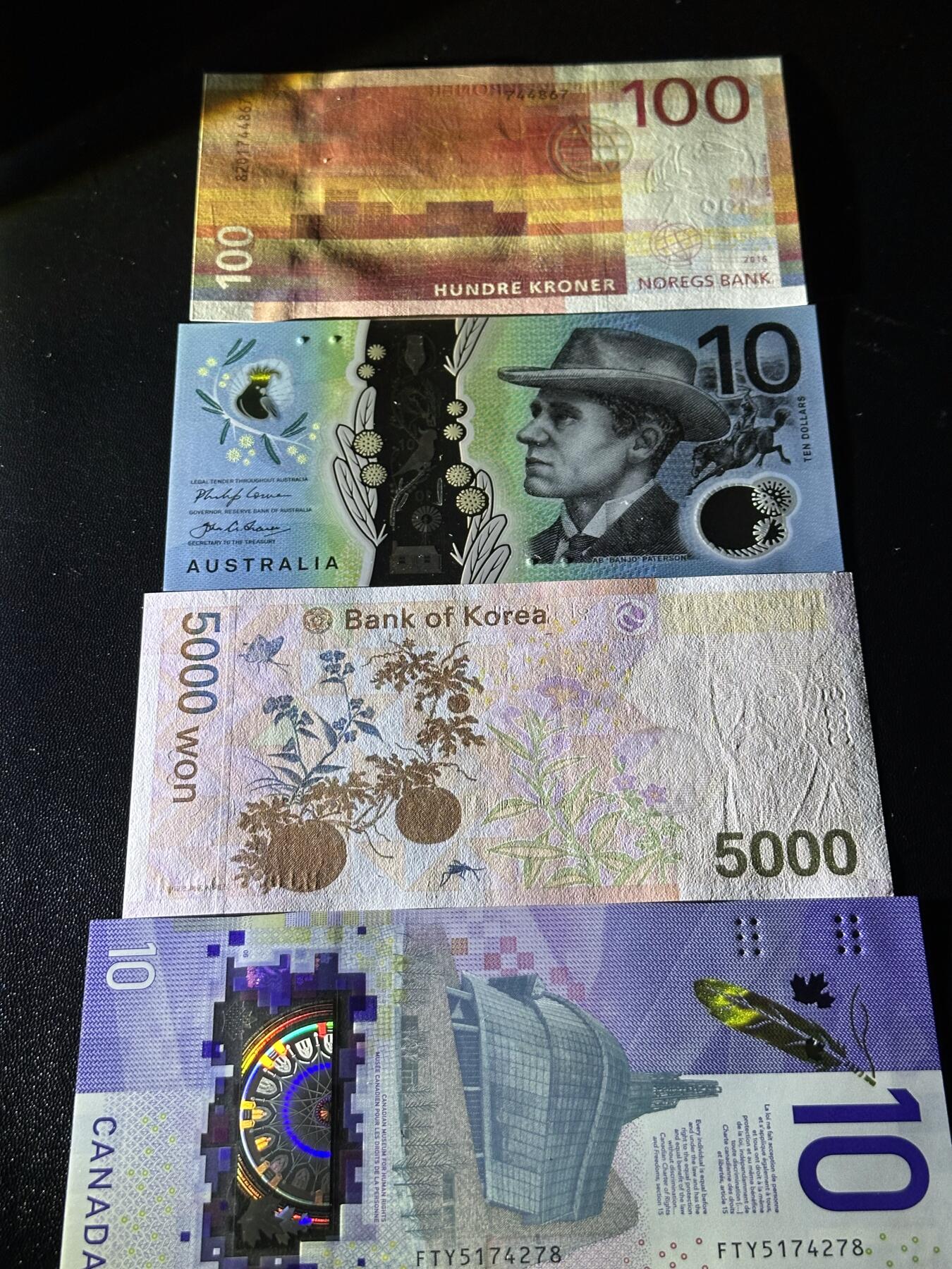 《外钞收藏家》第六百零五期（精选场）（本平台长期征集拍品、欢迎藏友们联系合作） 挪威100克朗+澳大利亚10元+韩国5000+加拿大10元 一起 全新UNC