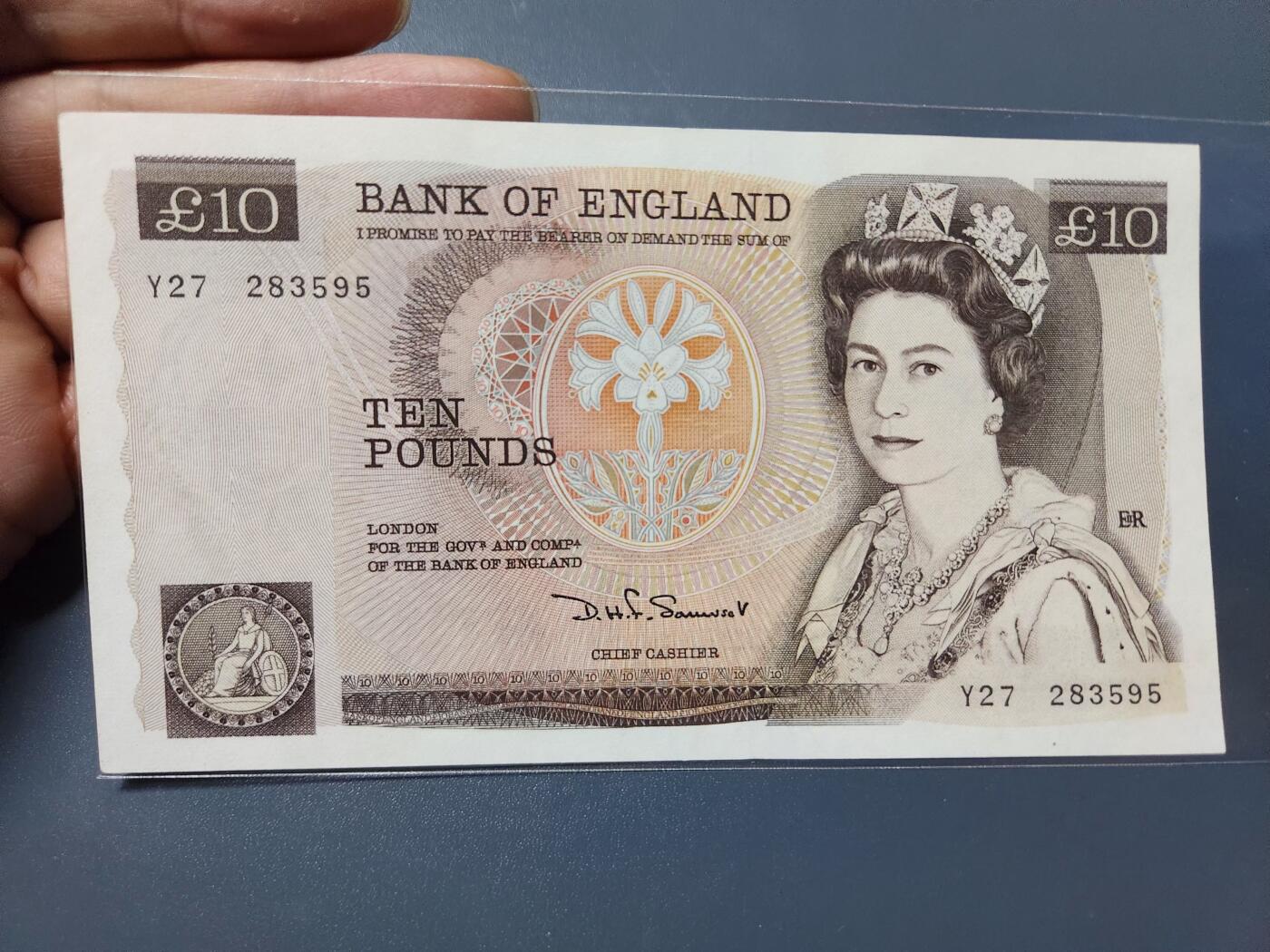 1月27号晚上8点 外国纸币自动截拍第14场 英国10镑 几乎全新