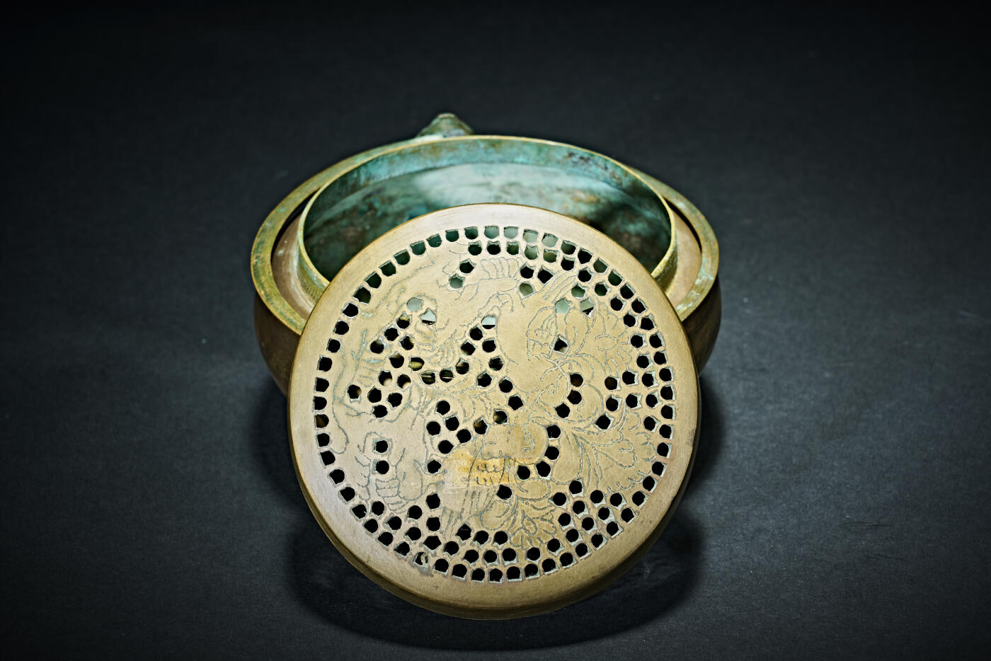 上海都达杂项专场九（全场包邮） 清 铜刻鸳鸯手炉清 铜刻鸳鸯手炉1-389