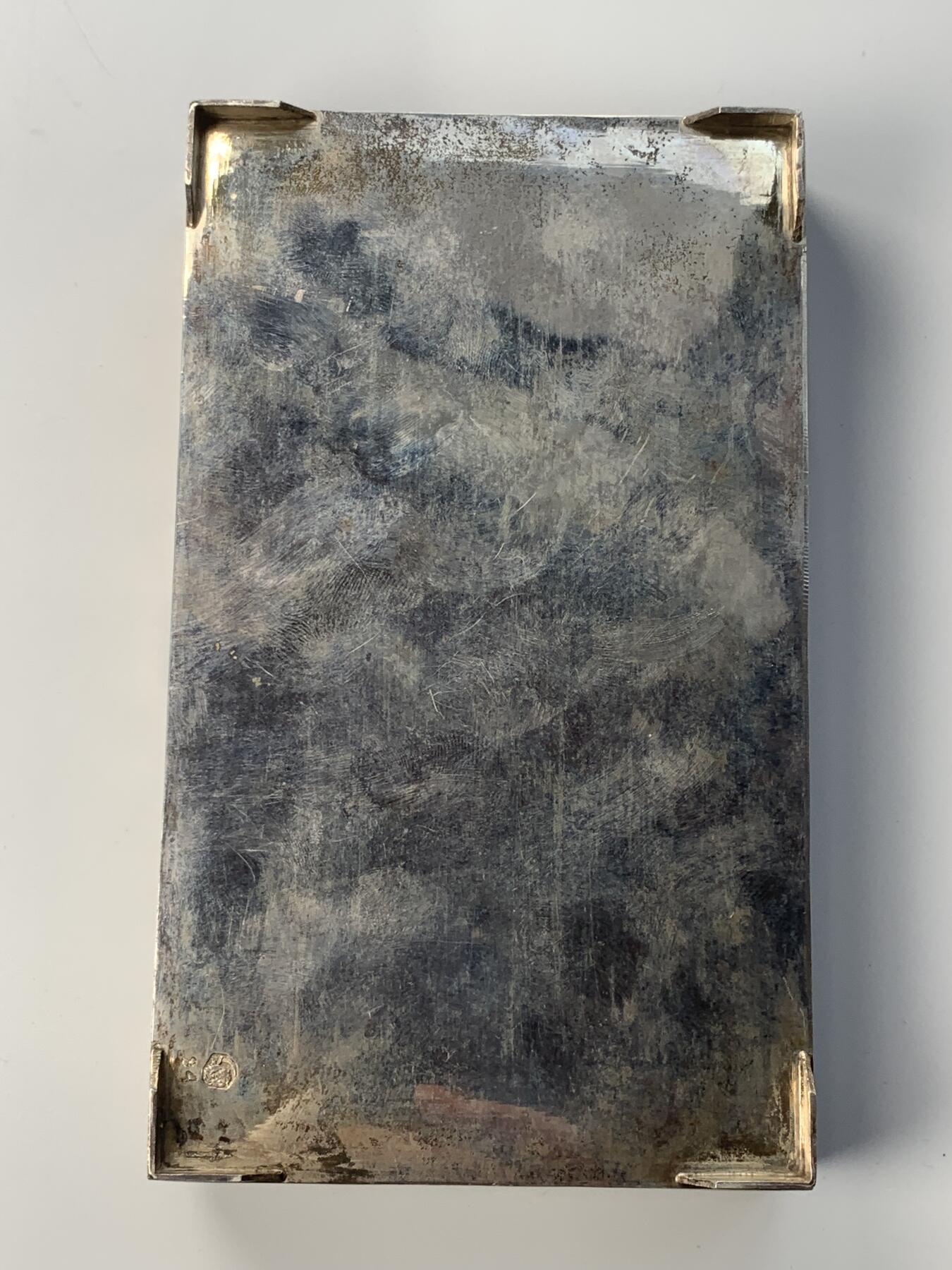 掌中浮雕-藏着的欧洲第051场 伊斯兰满工银盒，16 X 10厘米，高2.80厘米，重376.50克， 表面全手工打制伊斯兰色彩图案,（背面、一个下面角上带银戳）