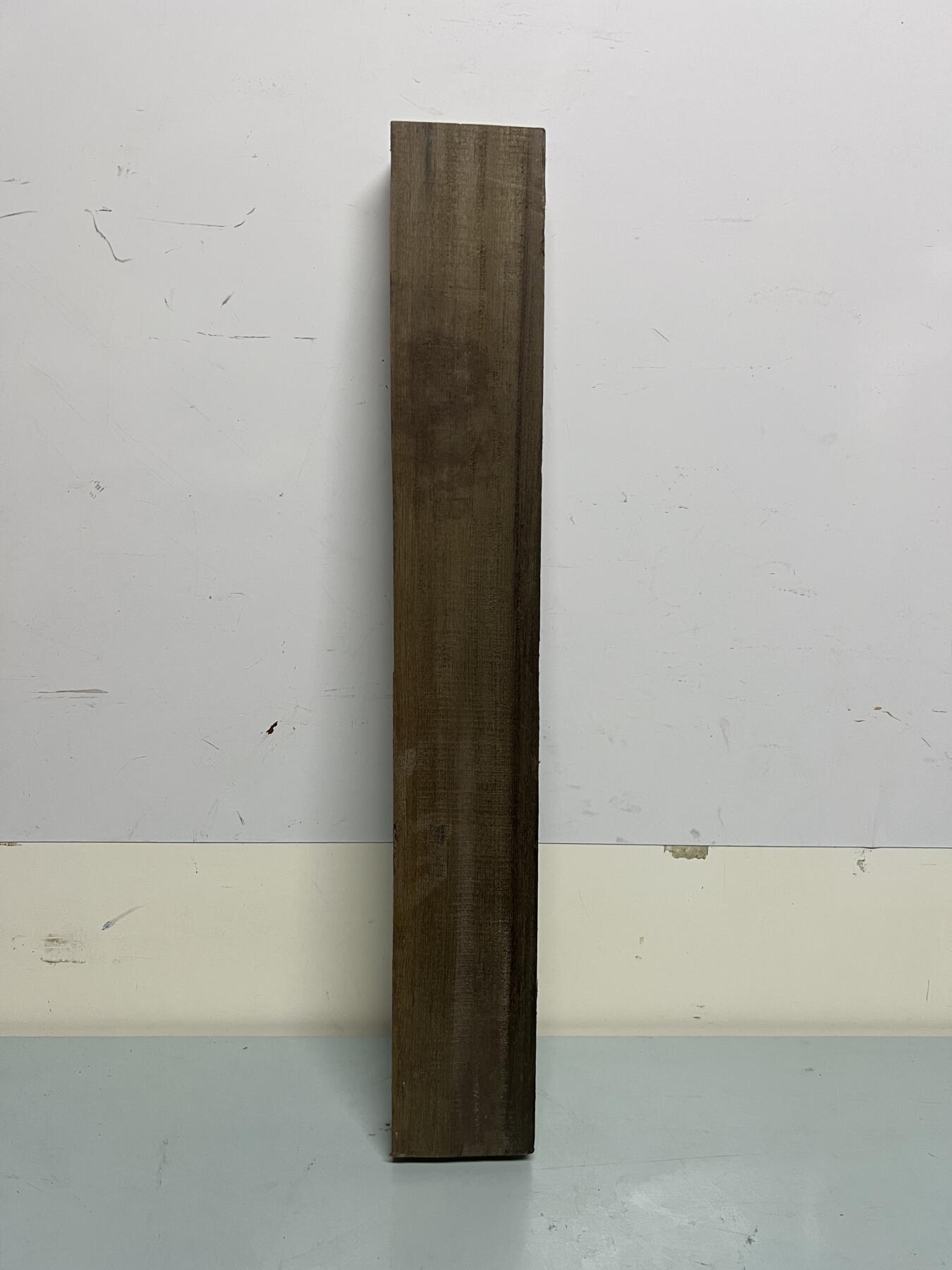 零元拍：NO.15 乌木金丝楠 可做镇尺 切牌子，无需打磨就已经金光闪闪。满金丝药香，尺寸约：49.5/7/3.5厚CM。