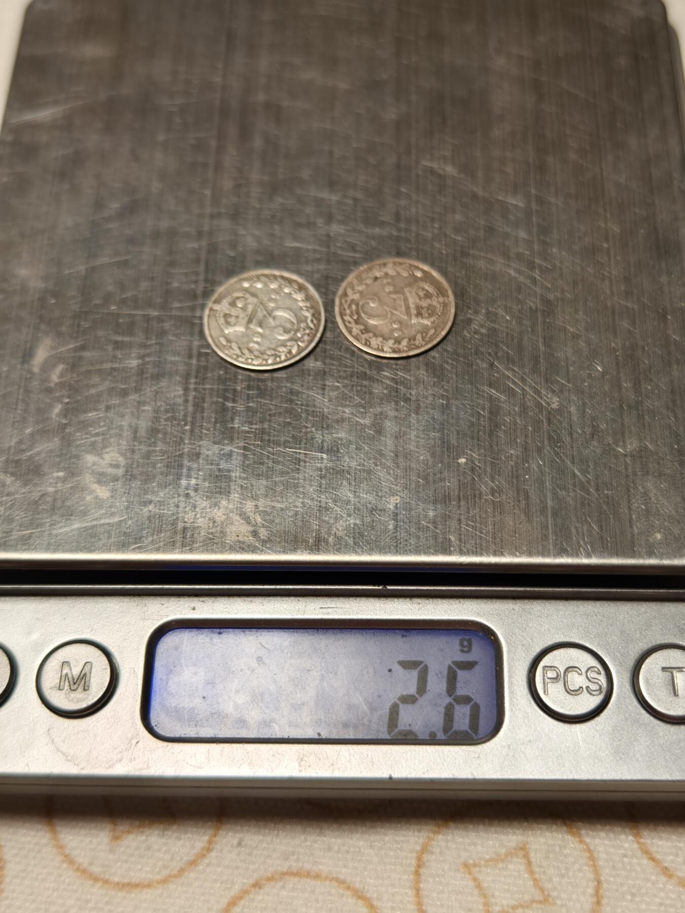 抚柳草堂-第十一期章牌钱币  奖章勋章限时免佣 满百包邮 放漏专场 1898 1902维多利亚 爱德华七世3便士银币两枚 流通好品 重2.6g