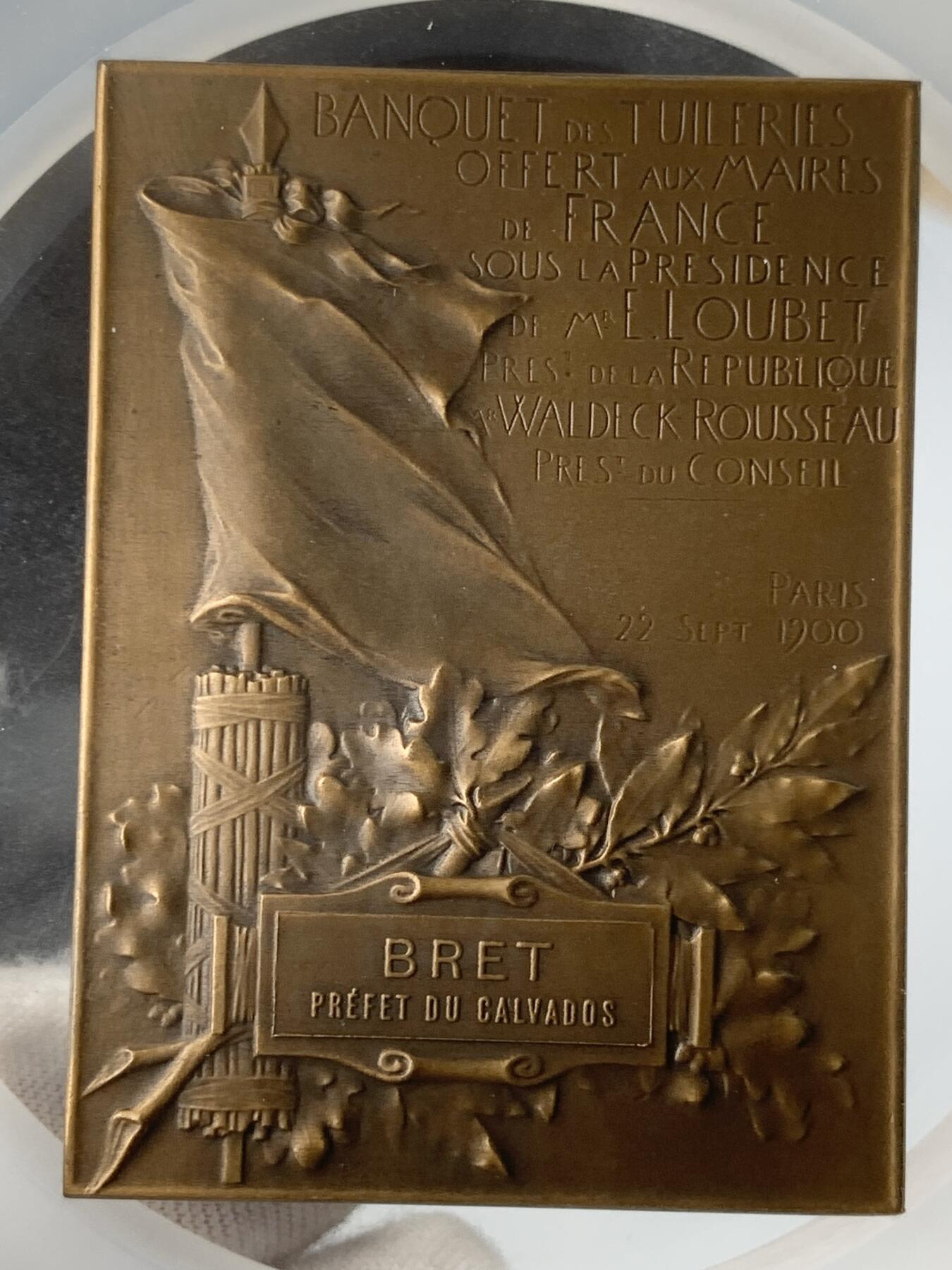 掌中浮雕-藏着的欧洲第051场 NGC MS65 : 1900年法国杜伊勒里宫宴会纪念铜章，47*64mm