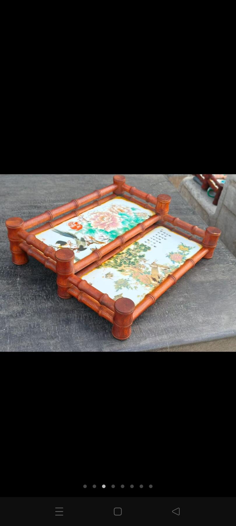 黄花梨木竹节工，连体瓷板画，富贵和平，小茶桌一件。小巧精致，做工线条优美，大有明式傢俱风格。瓷板画，画工精湛，惟妙惟肖活灵活现，值得拥有。 尺寸长宽高31/28/8Cm。