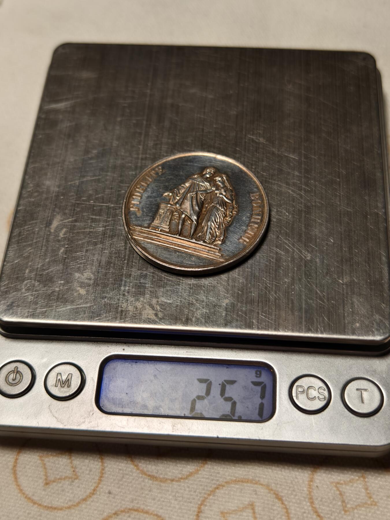 抚柳草堂-第十一期章牌钱币  奖章勋章限时免佣 满百包邮 放漏专场 1896法国婚姻与爱情纪念银章 大版直径39mm 重25.7g 丰饶角边铭 手刻花押漂亮 镜面光泽 上手极美