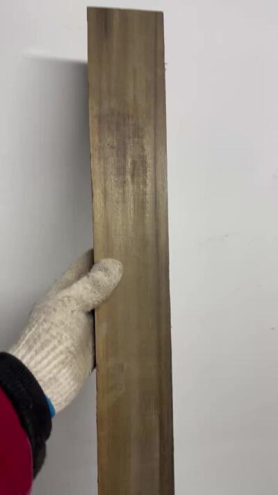 零元拍：NO.15 乌木金丝楠 可做镇尺 切牌子，无需打磨就已经金光闪闪。满金丝药香，尺寸约：49.5/7/3.5厚CM。