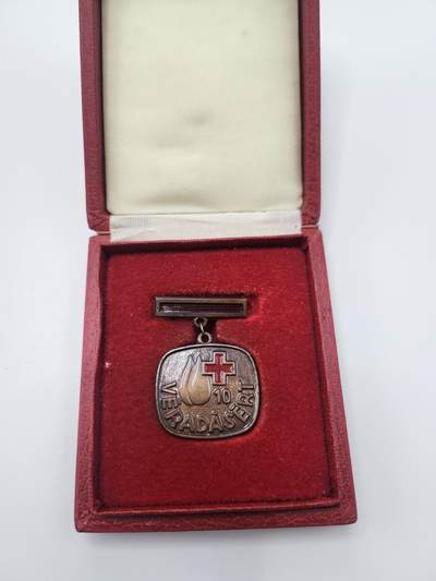 南水社首场拍卖 - 匈牙利人民共和国红十字会铜级献血奖章 盒子章体完好