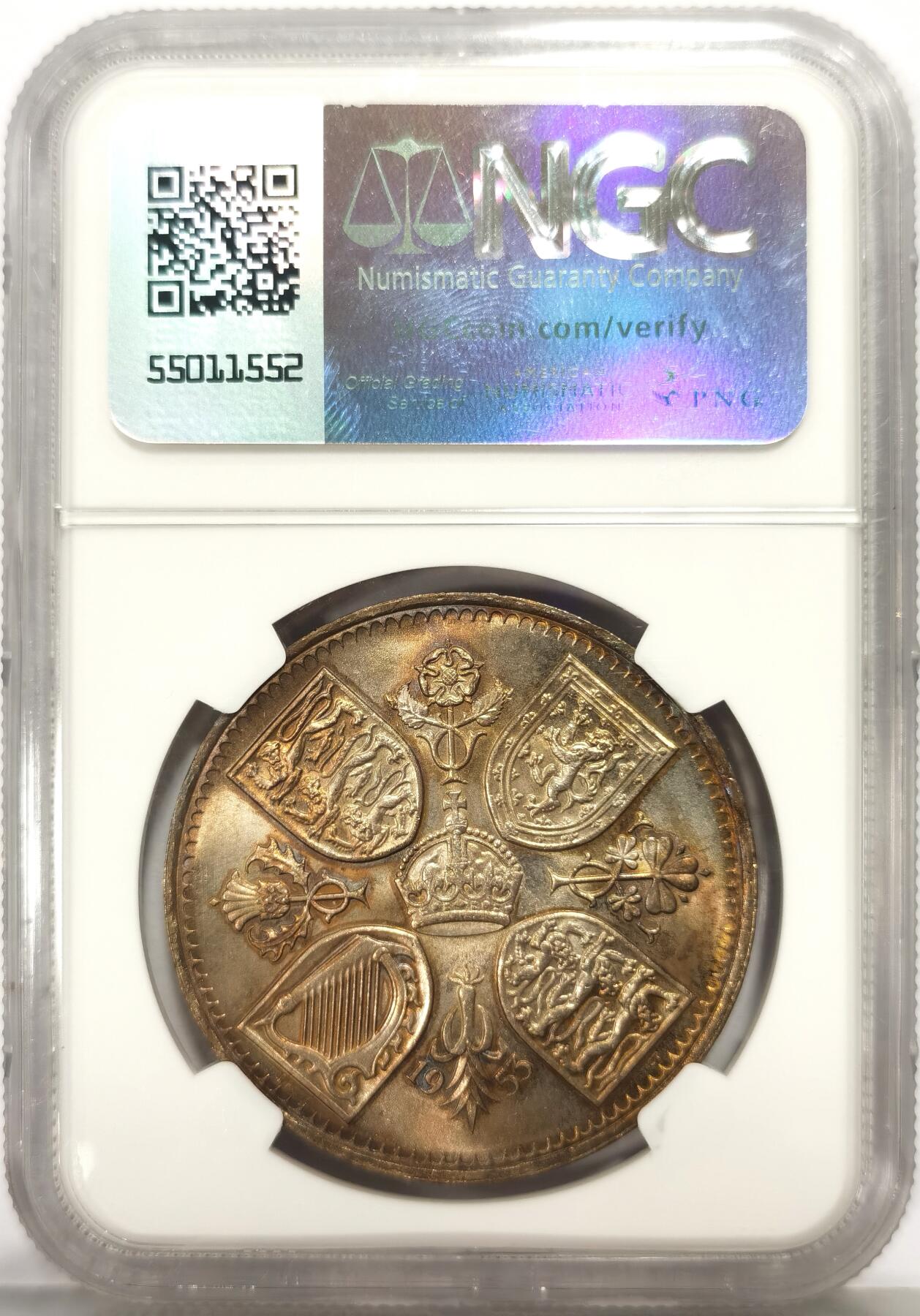 博洋堂世界钱币拍卖第159期（全场包邮） NGC MS64 英国1953伊丽莎白二世登基纪念克朗，漂亮五彩包浆，保存状态良好。