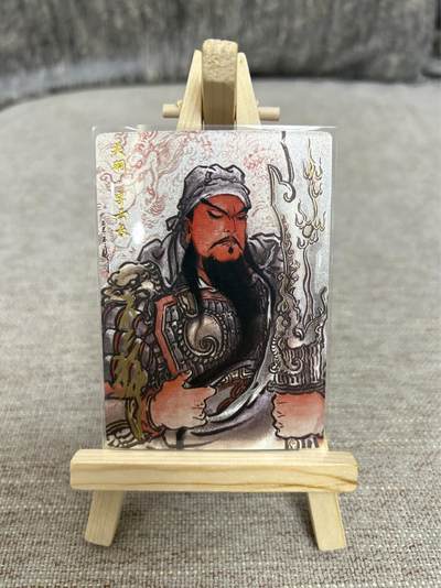 喜灰玩卡拍卖第四期，接代拍，免佣金帮卡友们拍卖，欢迎送拍，释放现金流，让自己有资金可以购买更多喜欢的卡牌，让别的卡友能淘到更多心仪的卡牌 - 卡德曼 不二猿老师绘 亲签限编038/108 关羽