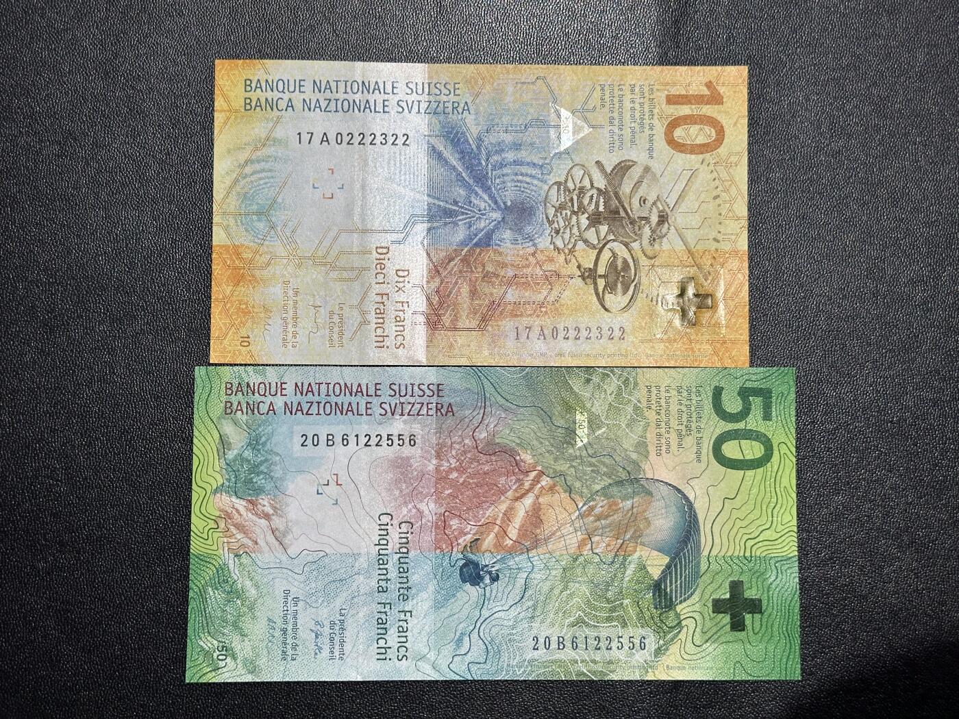 《外钞收藏家》第六百零五期（精选场）（本平台长期征集拍品、欢迎藏友们联系合作） 瑞士手版2017年10法郎首发A冠+20年20法郎 2张一起 都是无47 全新UNC