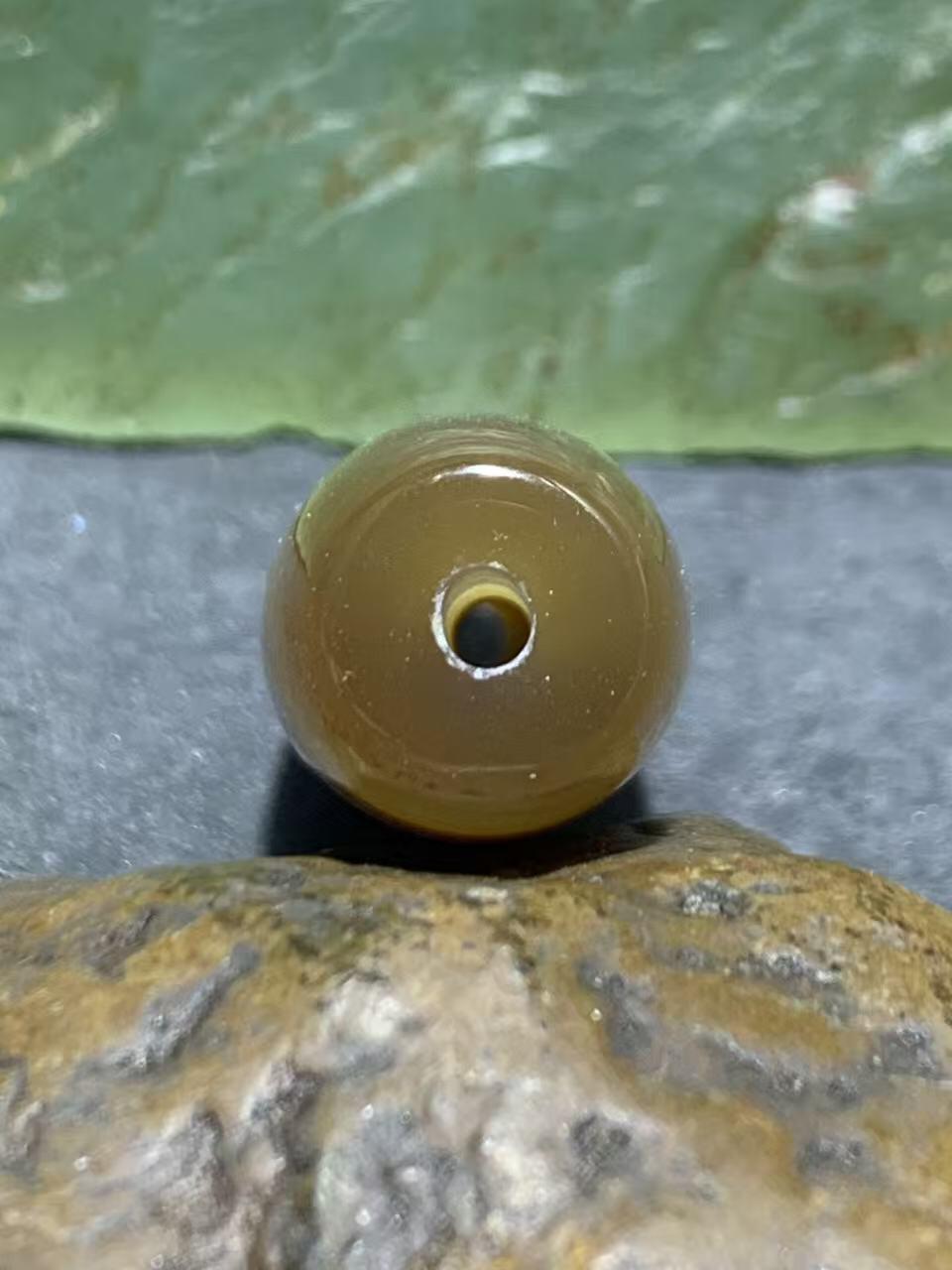 精美高玉化天地缠丝玛瑙桶珠一颗，