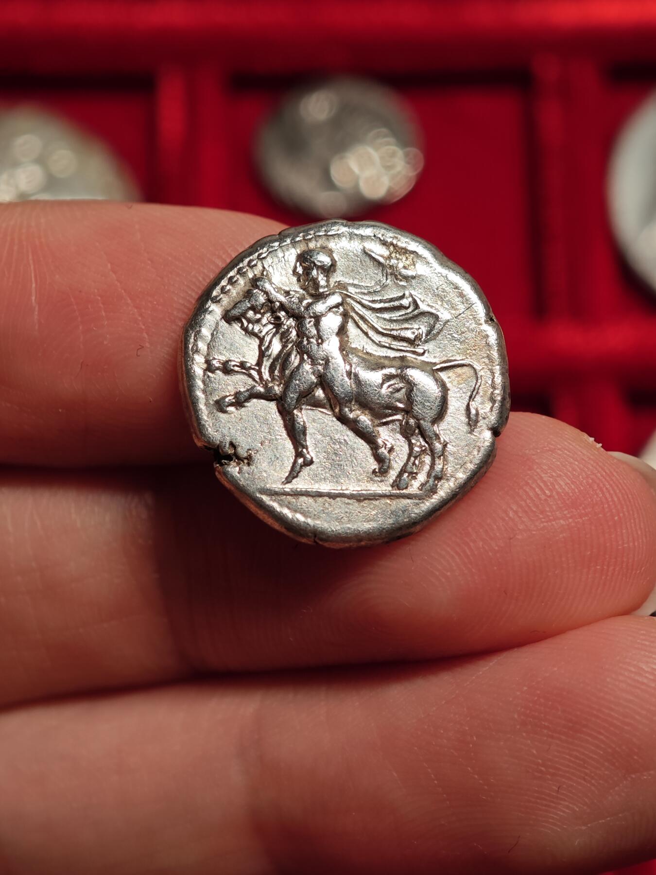 评级古希腊色萨利英雄斗牛骏马奔腾银币