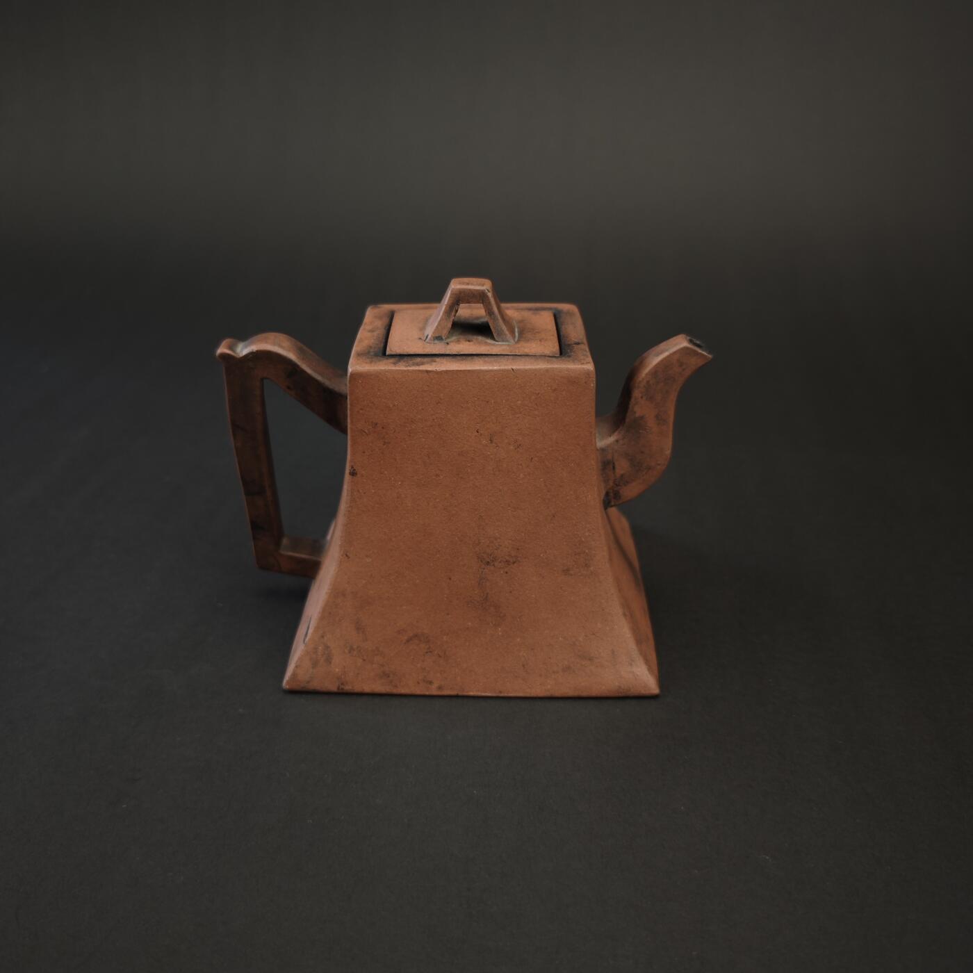 上海都达杂项专场九（全场包邮） 清 洪大制 紫砂钟鼎壶1-417