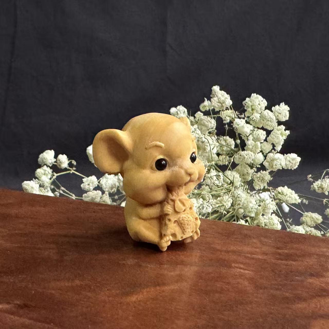 零元拍：哈基米系列，黄杨木雕12生肖之：鼠宝，高约：40MM。就这么可耐