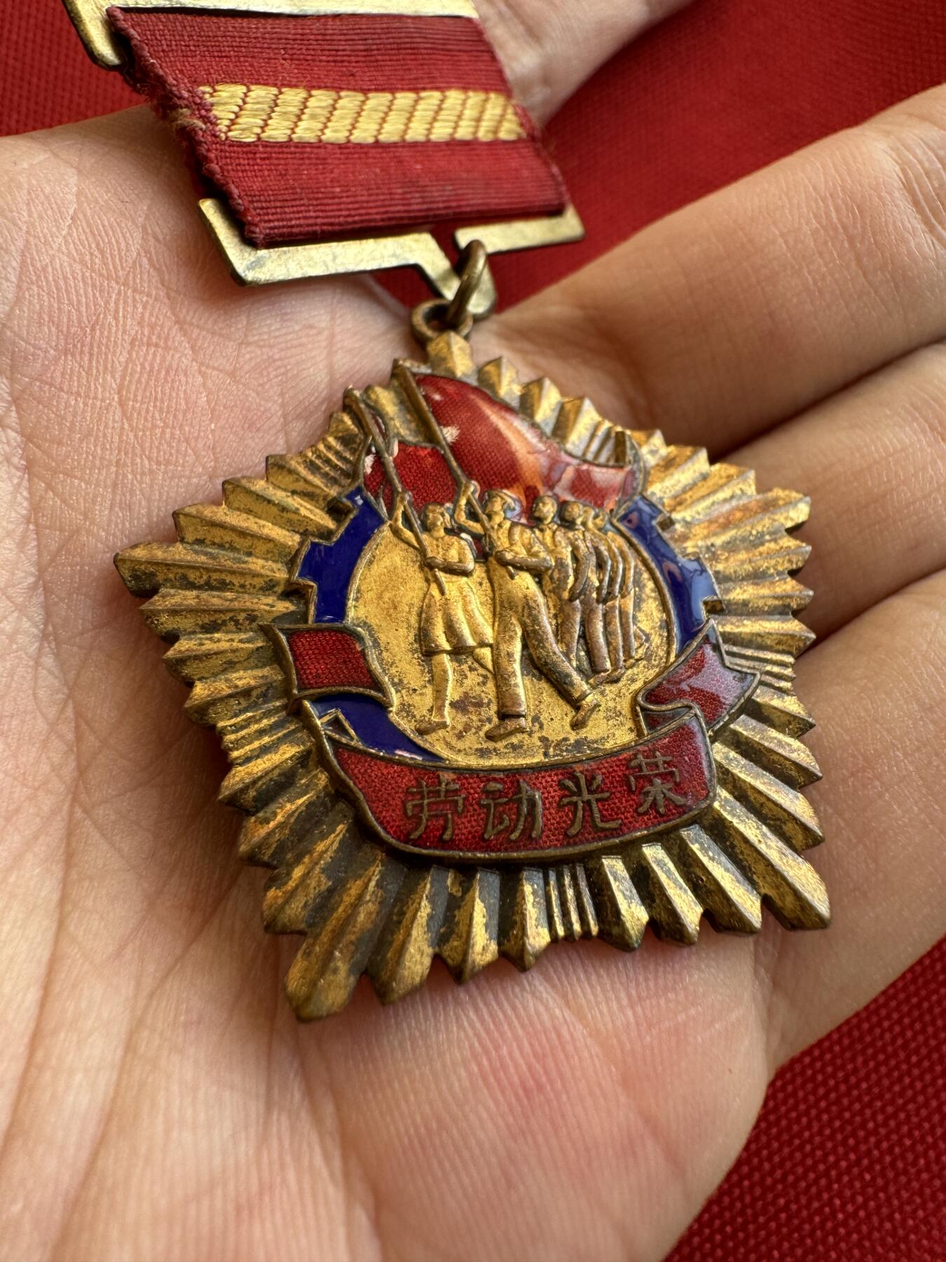 五哥徽章群   28号周三晚上八点4群联拍 铜章