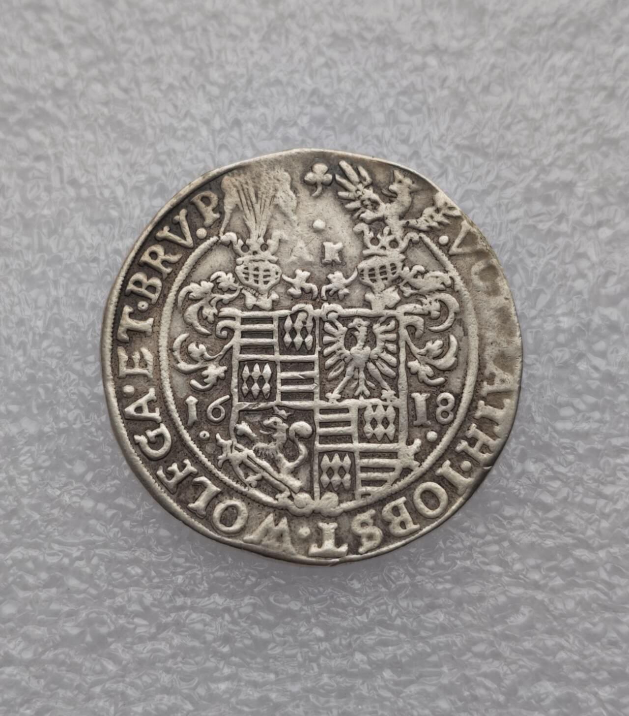 瓶子🏺第227期拍卖会 1618年德国曼斯费尔德-博恩施泰特伯国（County of Mansfeld-Bornstedt）屠龙大泰勒银币    正面：圣乔治屠龙图案，骑士持矛刺向恶龙，右上角有代表神圣罗马帝国的纹章边缘铭文为“DOMINVS MIHI ADIVTOR”（“主是我的帮助者”）宗教铭文  背面：盾徽边缘铭文包含领主头衔“WOLFGA ET BRV P”及铸币地标识“JACOBSTHAL”