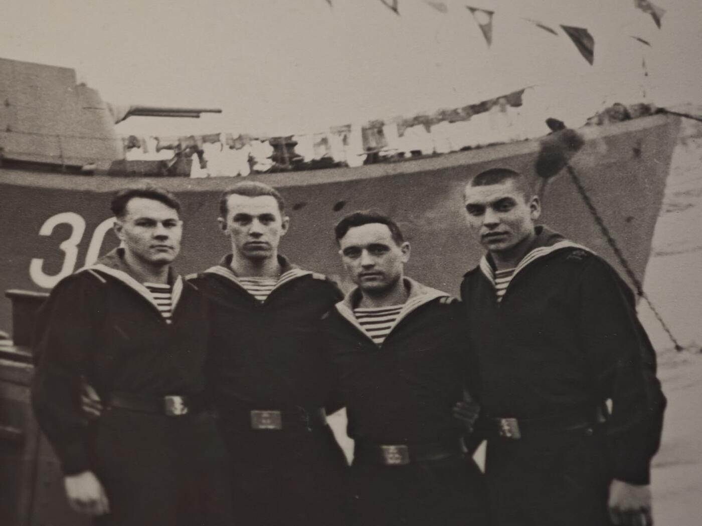 橙子收藏第二期 【冷战时期苏联海军影像】1955年苏维埃茨克基地水兵合影老照片