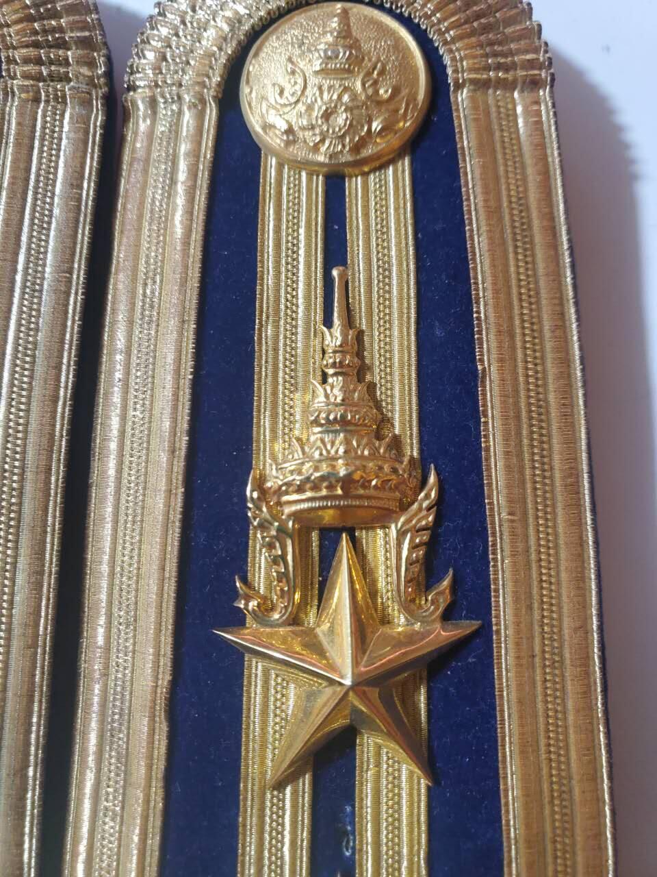 韵星假日军品类拍卖第三十九期暨默多克中校夫妇专场 -- Rimey Holidays Militaria Auction 39 & The Modoks Collection  泰王国拉玛九世时期陆军中校肩章一对 金丝线缝制 好品