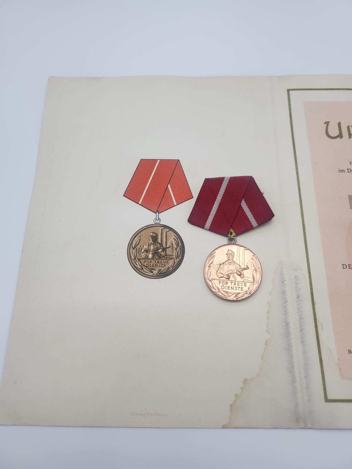 南水社首场拍卖 民主德国铜级级工人阶级战斗队服务奖章和证书 获得者瓦尔特·扎迈塔特