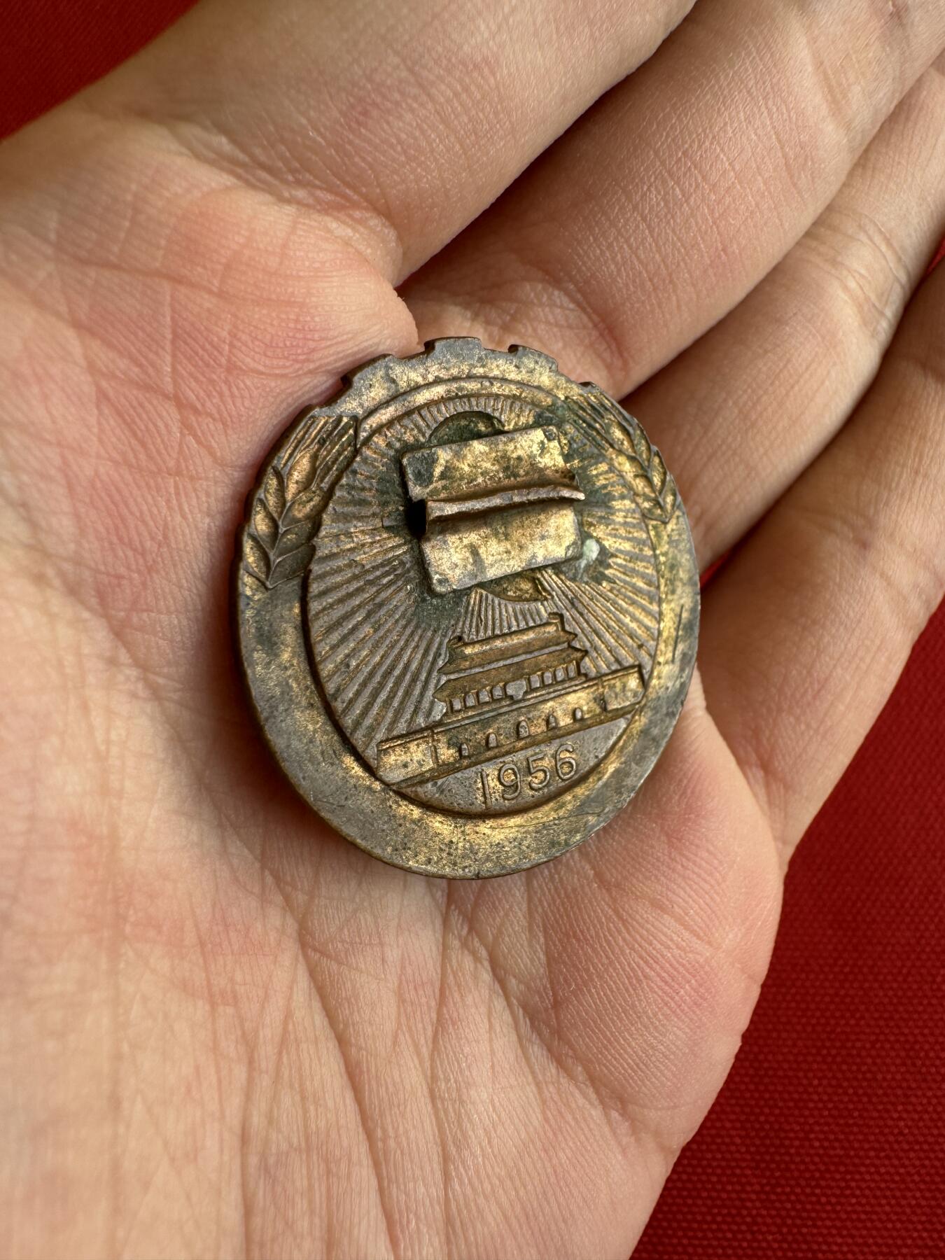 五哥徽章群   28号周三晚上八点4群联拍 铜章