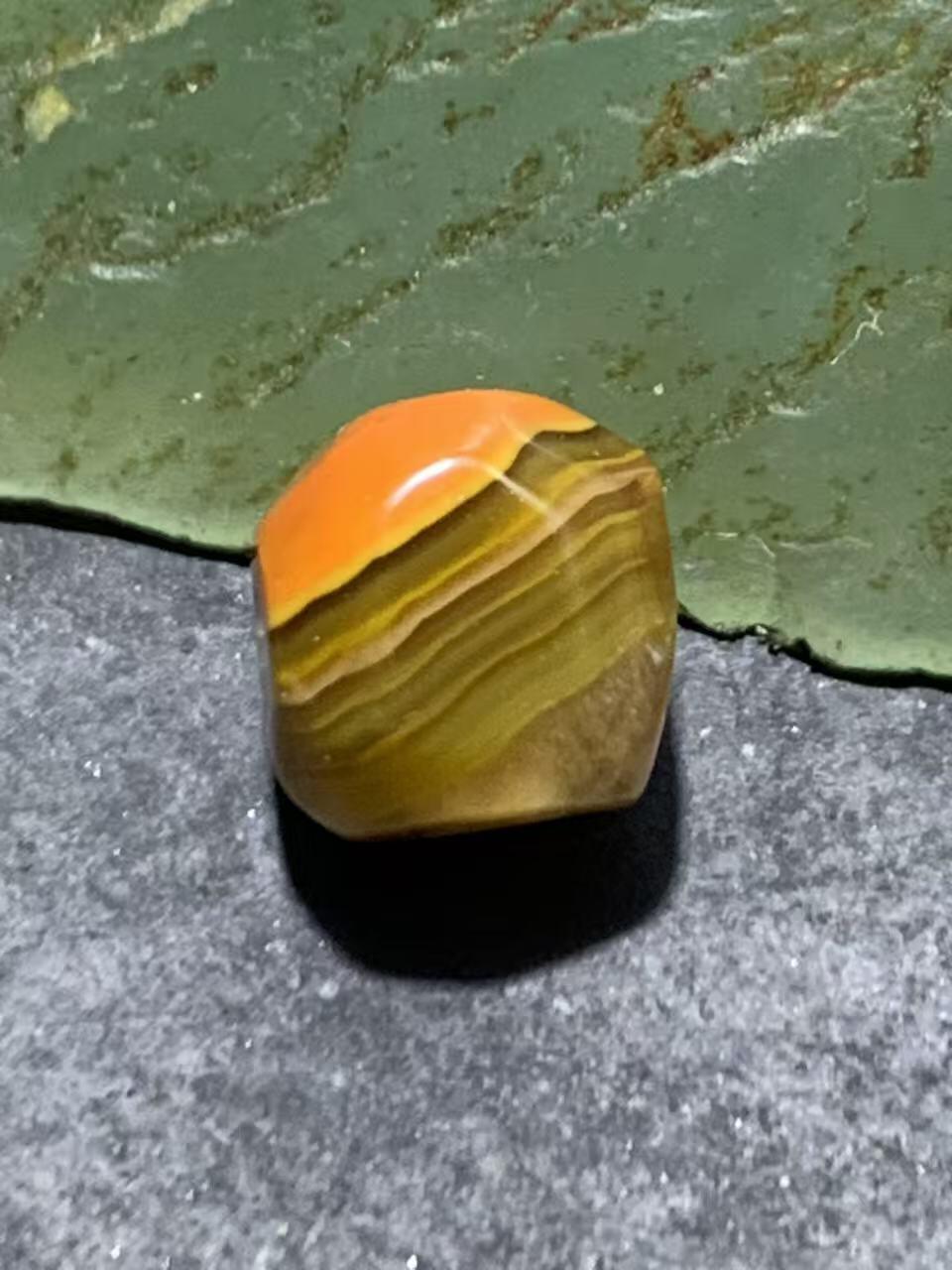 放福利！冰飘战国红玛瑙随形多棱珠一个