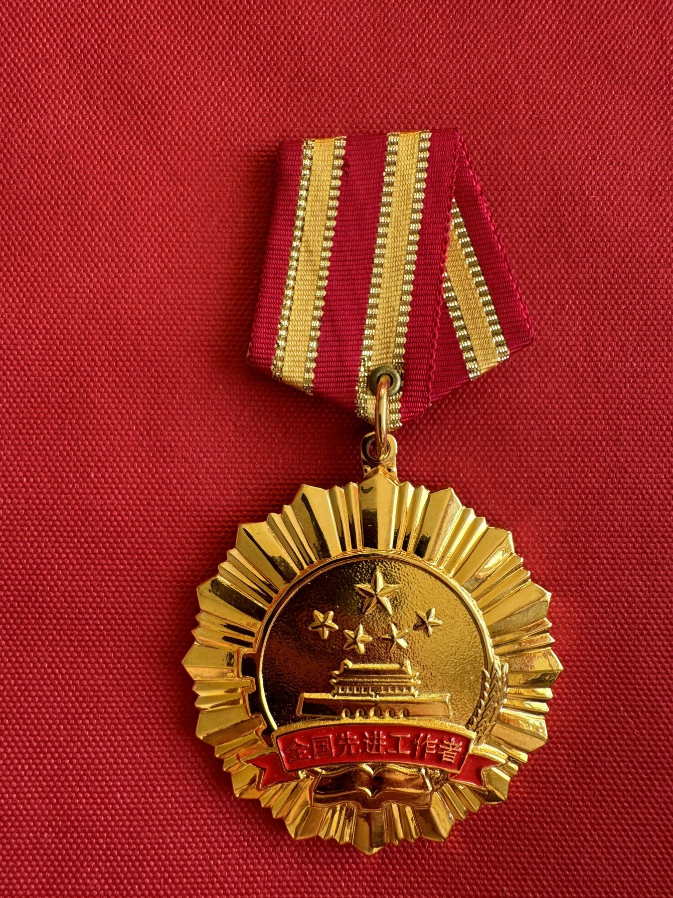 五哥徽章群   28号周三晚上八点4群联拍 铜章