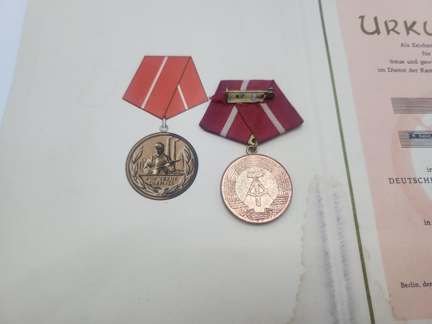 南水社首场拍卖 民主德国铜级级工人阶级战斗队服务奖章和证书 获得者瓦尔特·扎迈塔特