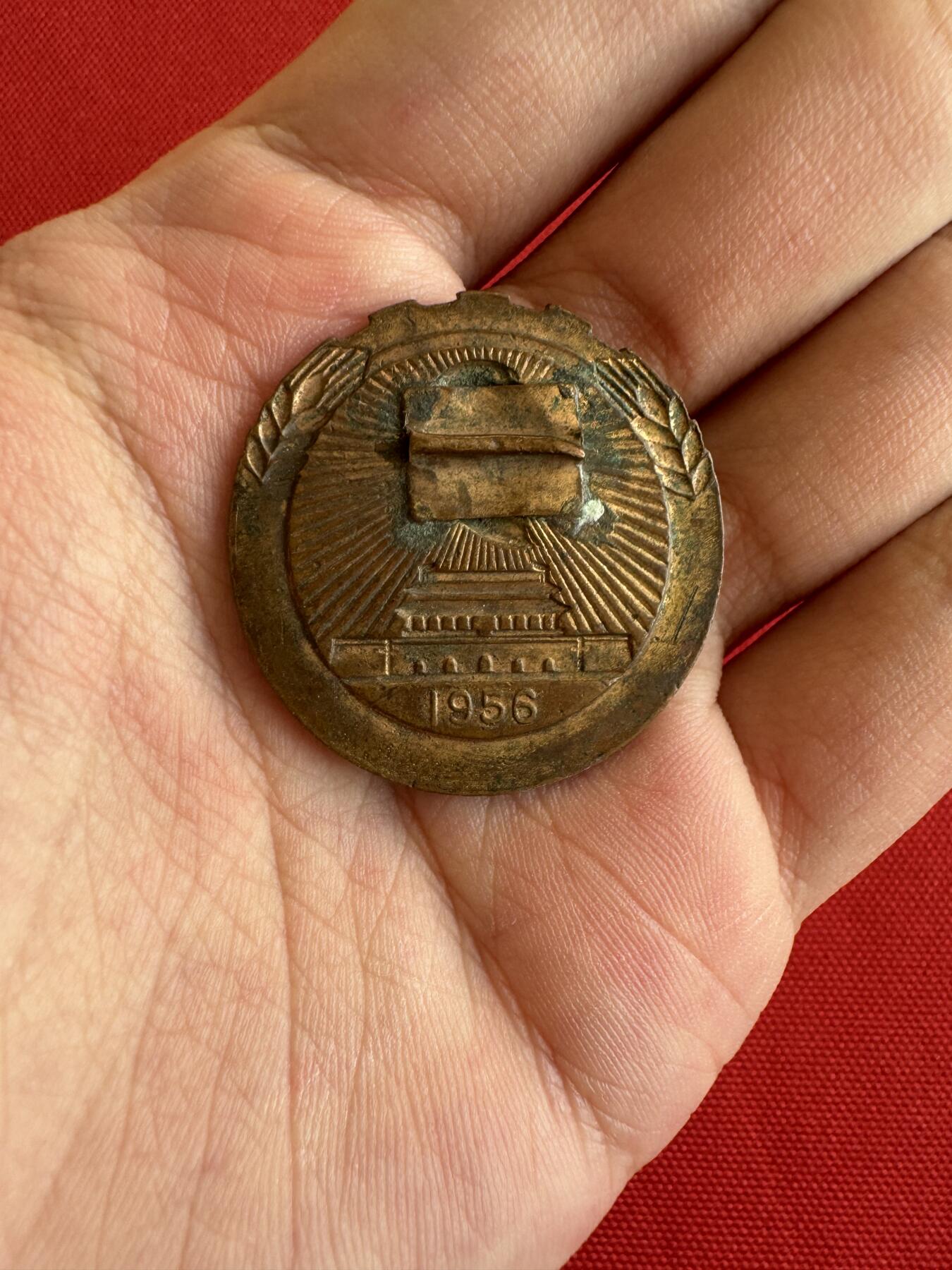 五哥徽章群   28号周三晚上八点4群联拍 铜章