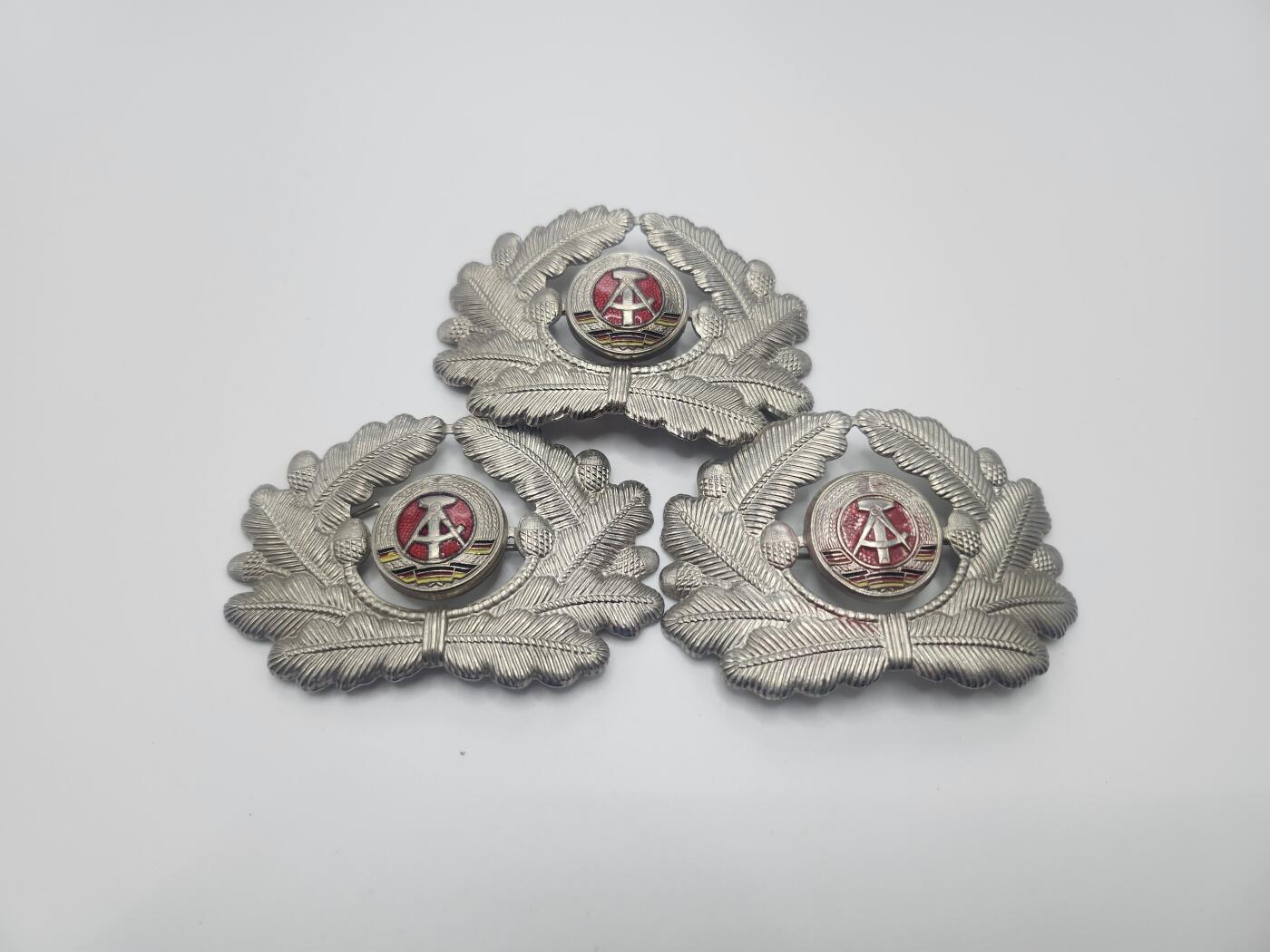 南水社首场拍卖 民主德国人民军NVA帽徽 两种版本