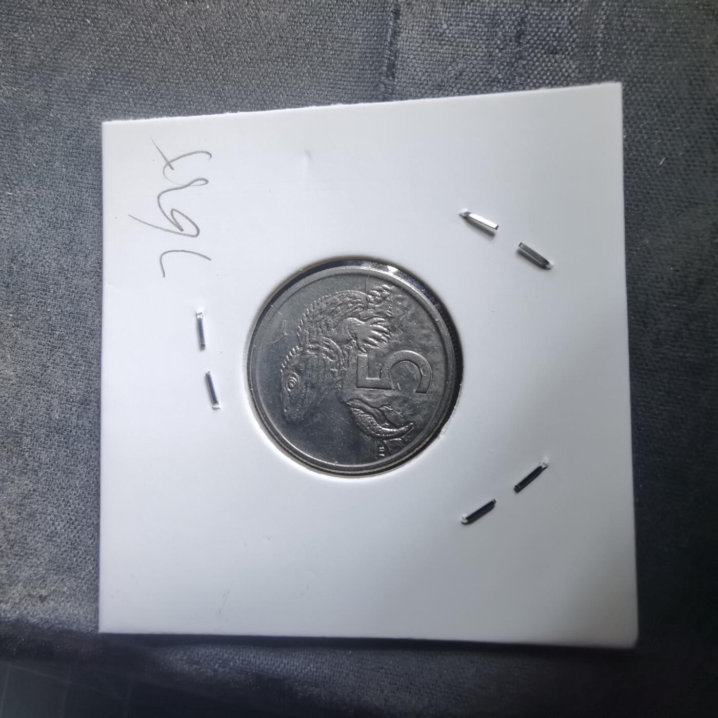 沼泽如烟--第976场 新西兰1982年五分