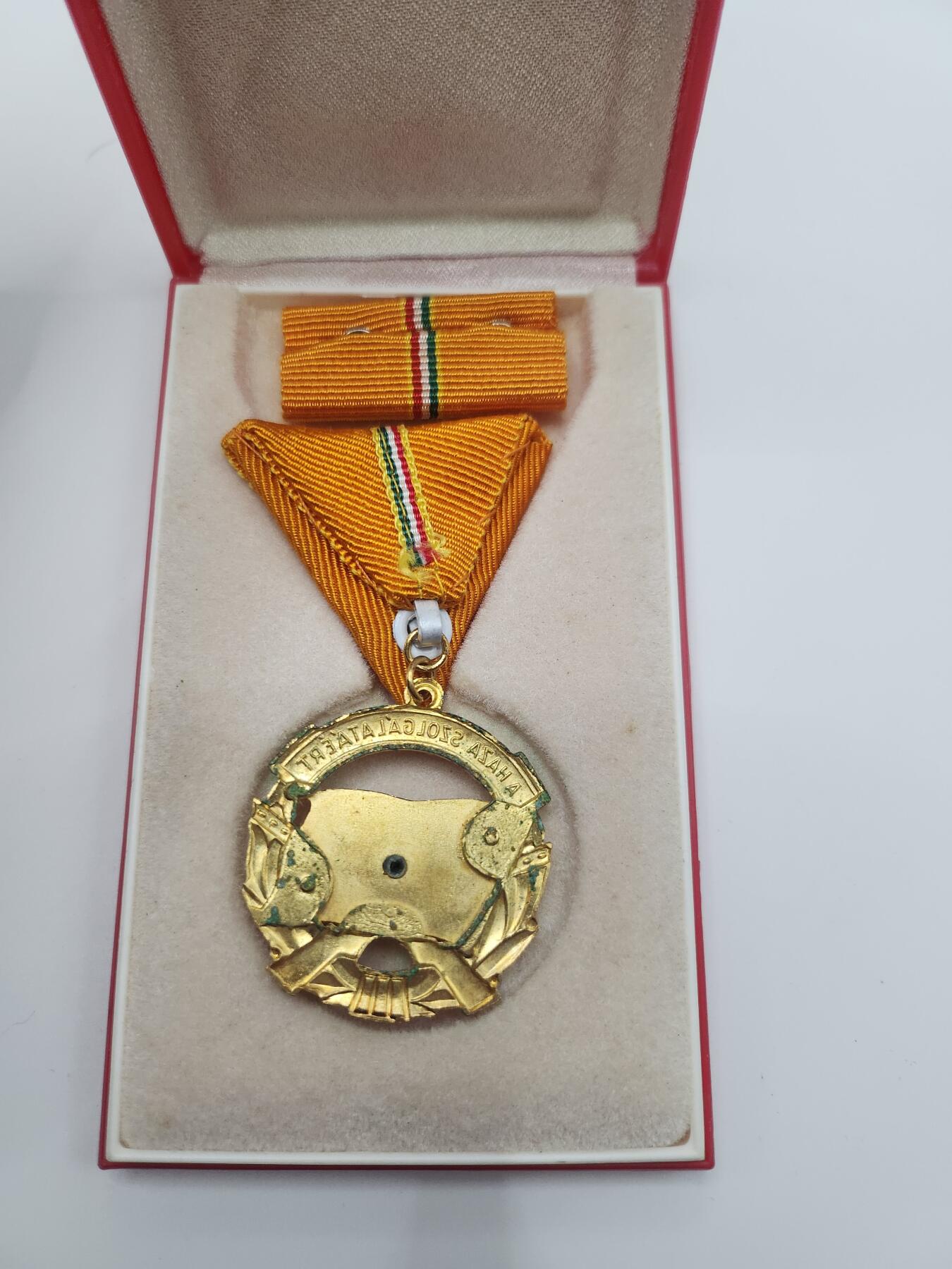 南水社首场拍卖 匈牙利金级为祖国服务奖章，匈牙利人民共和国时期颁发 章体盒略均完好