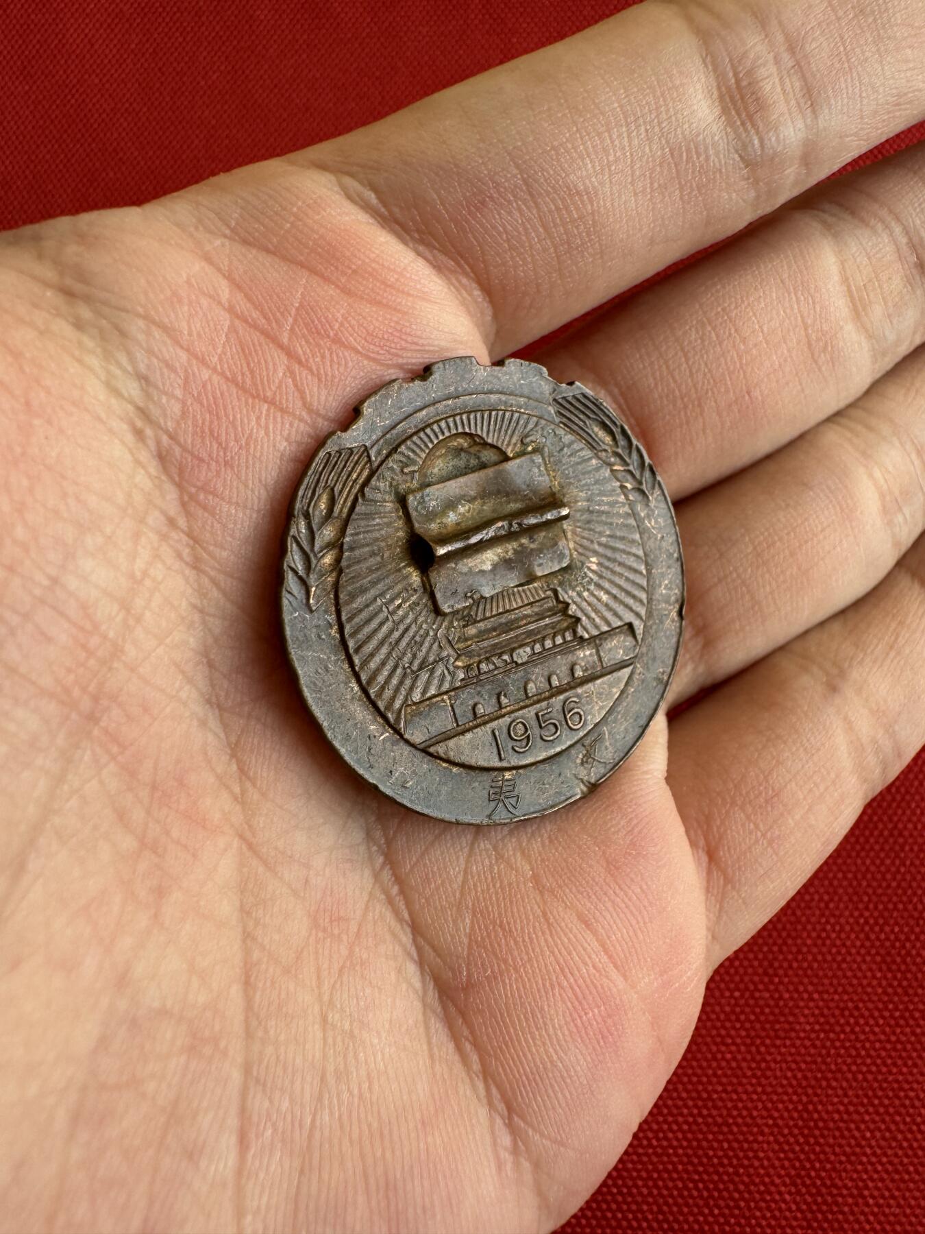 五哥徽章群   28号周三晚上八点4群联拍 铜章