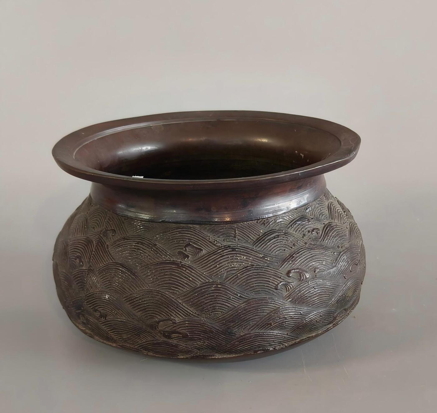 上海都达杂项专场九（全场包邮） 清 铜刻海水纹香炉1-272