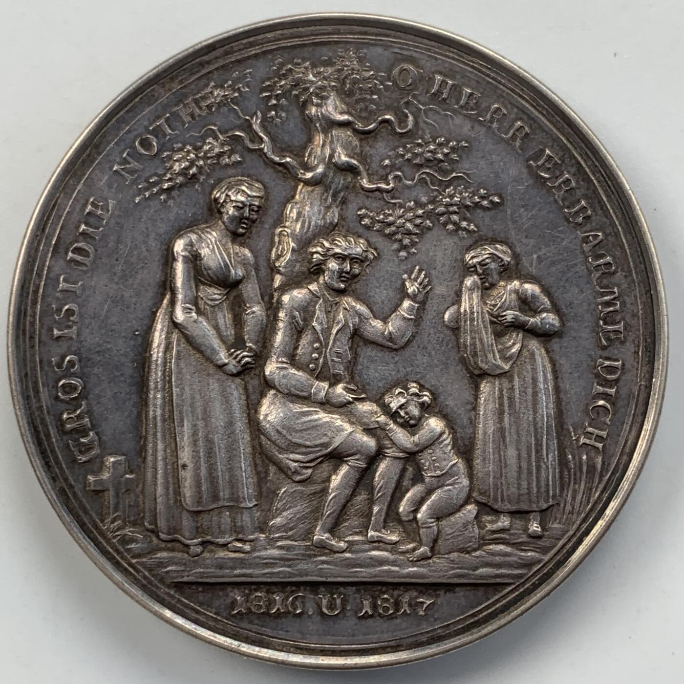 掌中浮雕-藏着的欧洲第051场 1817年银质插图章 , 类似于一个盒子，可以打开，里面有八张圆形纸片，49.5mm，25g