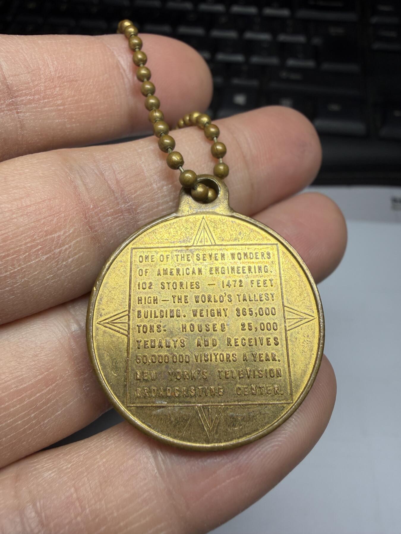 2025年集古藏今外币拍卖第二期-第1场—（总第301拍），可以寄存60天，满160元包邮。 纽约帝国大厦纪念章，直径28毫米