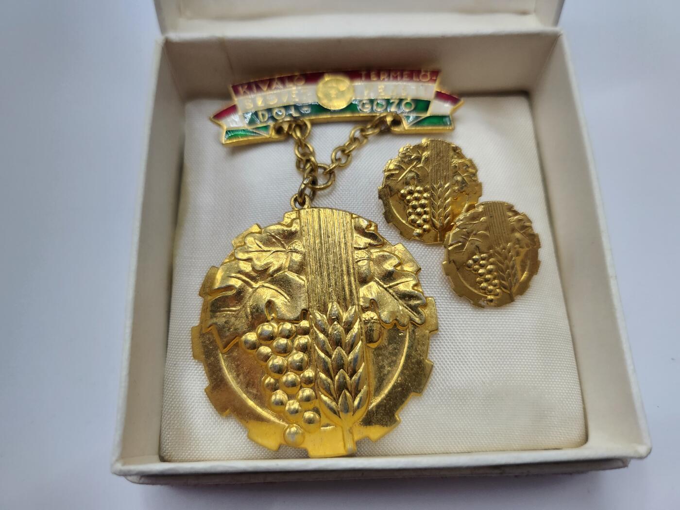 南水社首场拍卖 匈牙利人民共和国纺织业优秀生产生产工人奖章