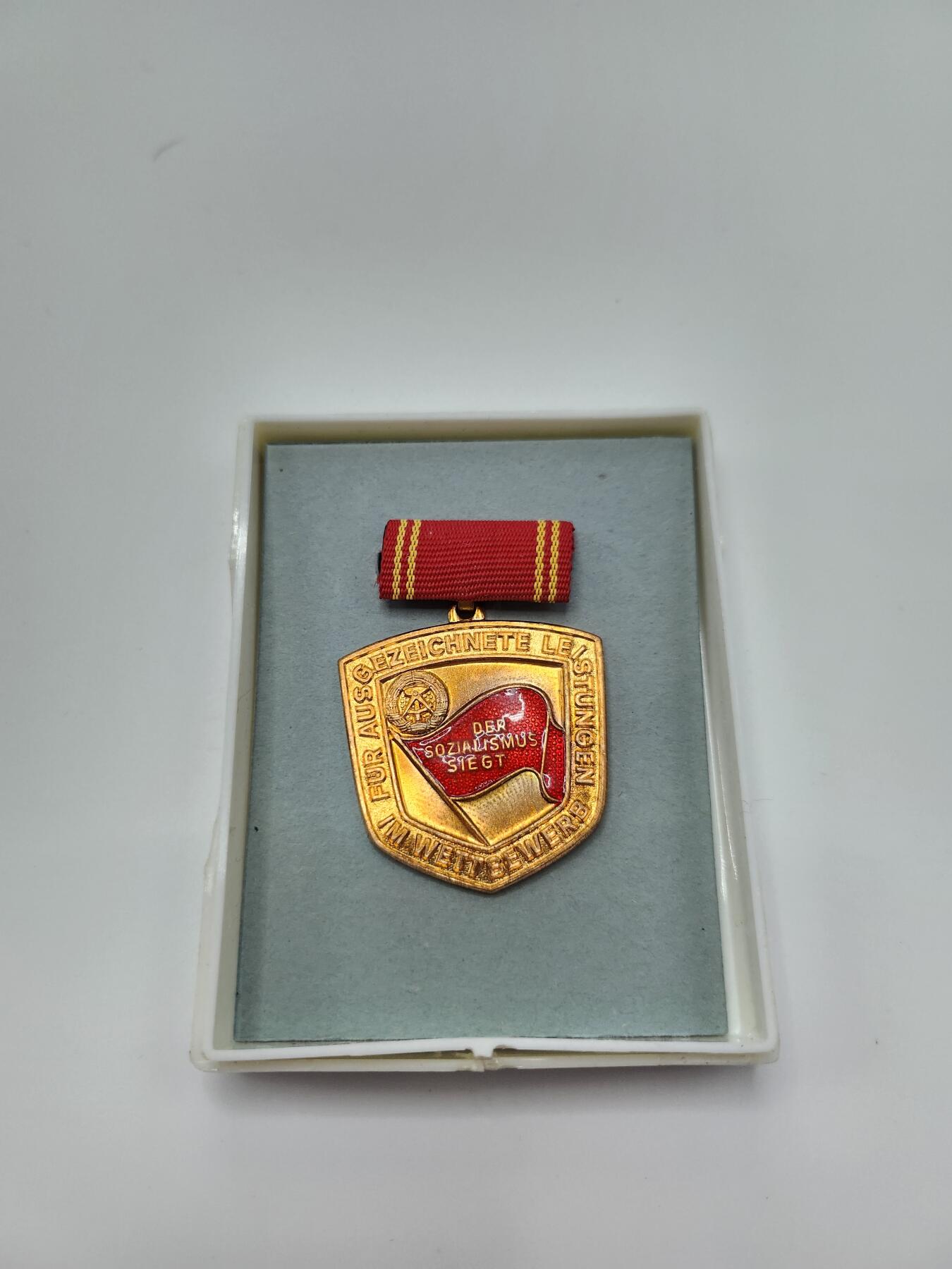 南水社首场拍卖 民主德国社会主义竞赛优胜奖章章体完好带盒