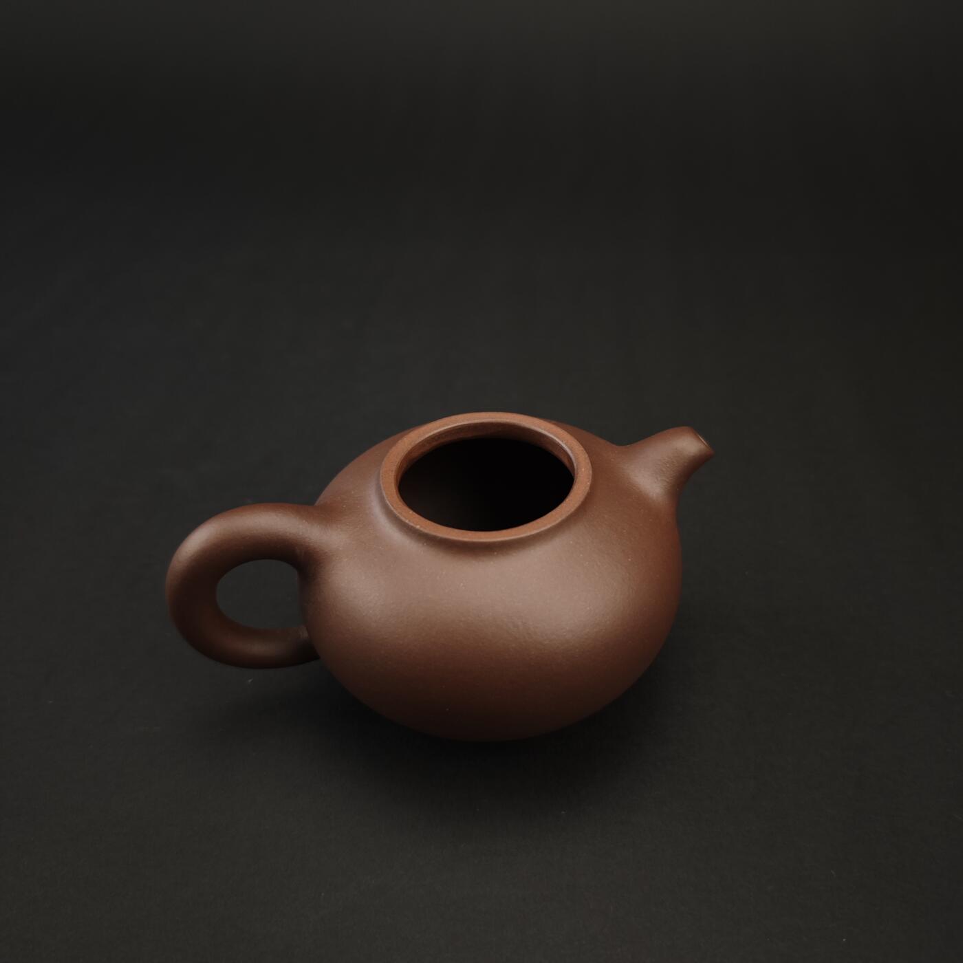 上海都达杂项专场九（全场包邮） 钱文英 紫砂紫泥掇只壶1-430