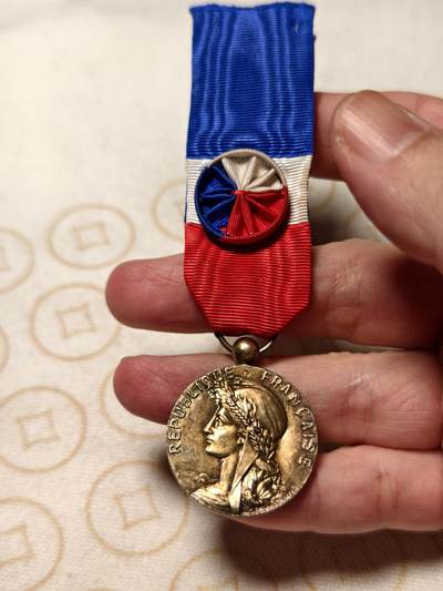 抚柳草堂-第十一期章牌钱币  奖章勋章限时免佣 满百包邮 放漏专场 - 法国金级工商部劳动荣誉奖章  螃蟹银标 800银镀金  去掉绶带净重12.3g  