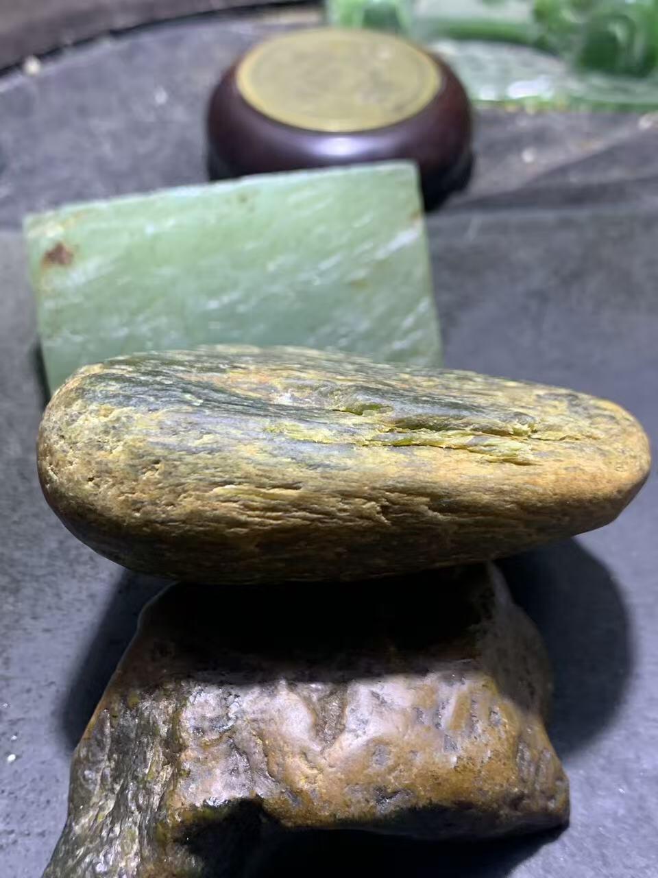 新疆和田玉风化纹碧玉原石一颗，