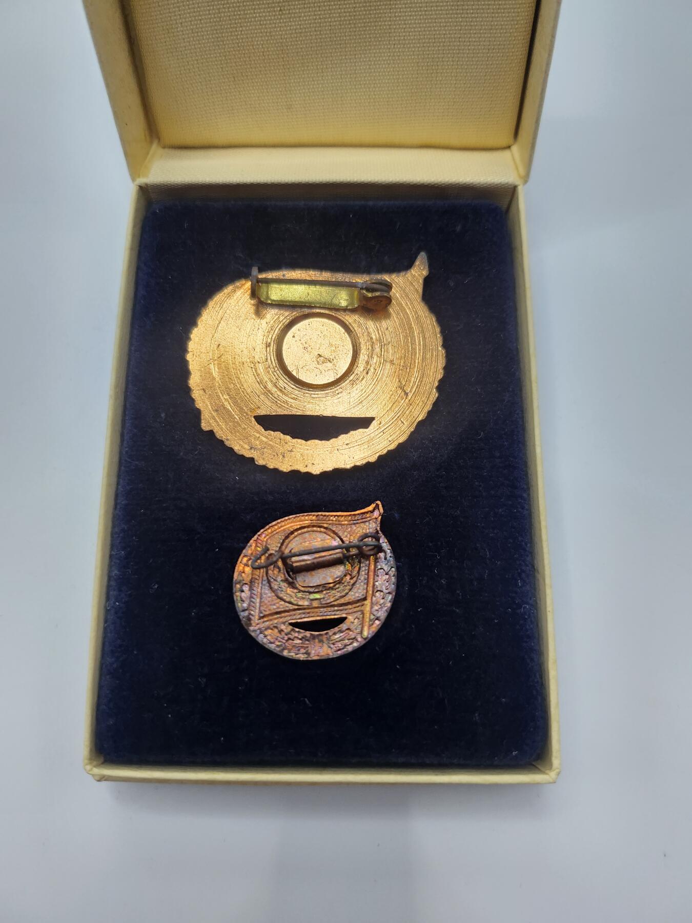 南水社首场拍卖 东德台尔曼与威廉匹克共同战斗铜级奖章