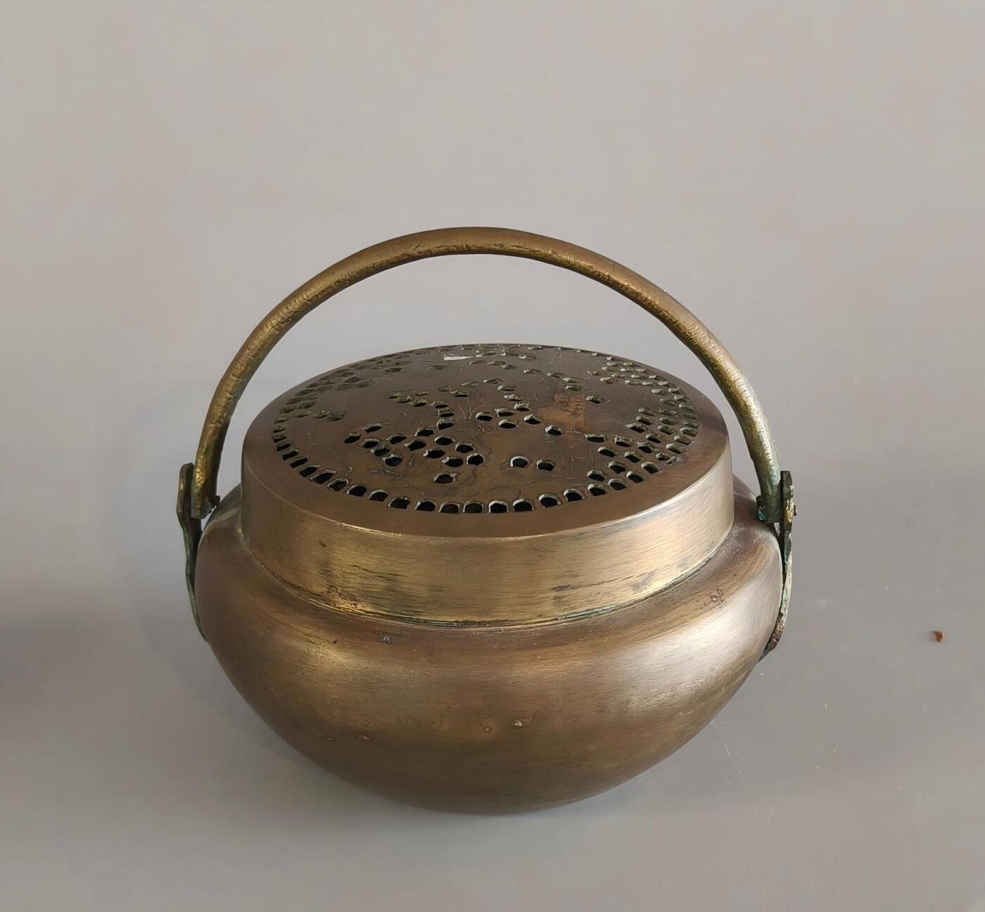 上海都达杂项专场九（全场包邮） 清 铜刻鸳鸯手炉清 铜刻鸳鸯手炉1-389