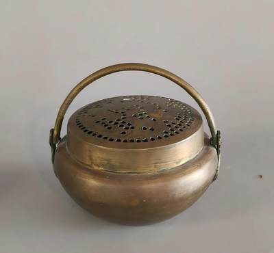 上海都达杂项专场九（全场包邮） - 清 铜刻鸳鸯手炉清 铜刻鸳鸯手炉1-389