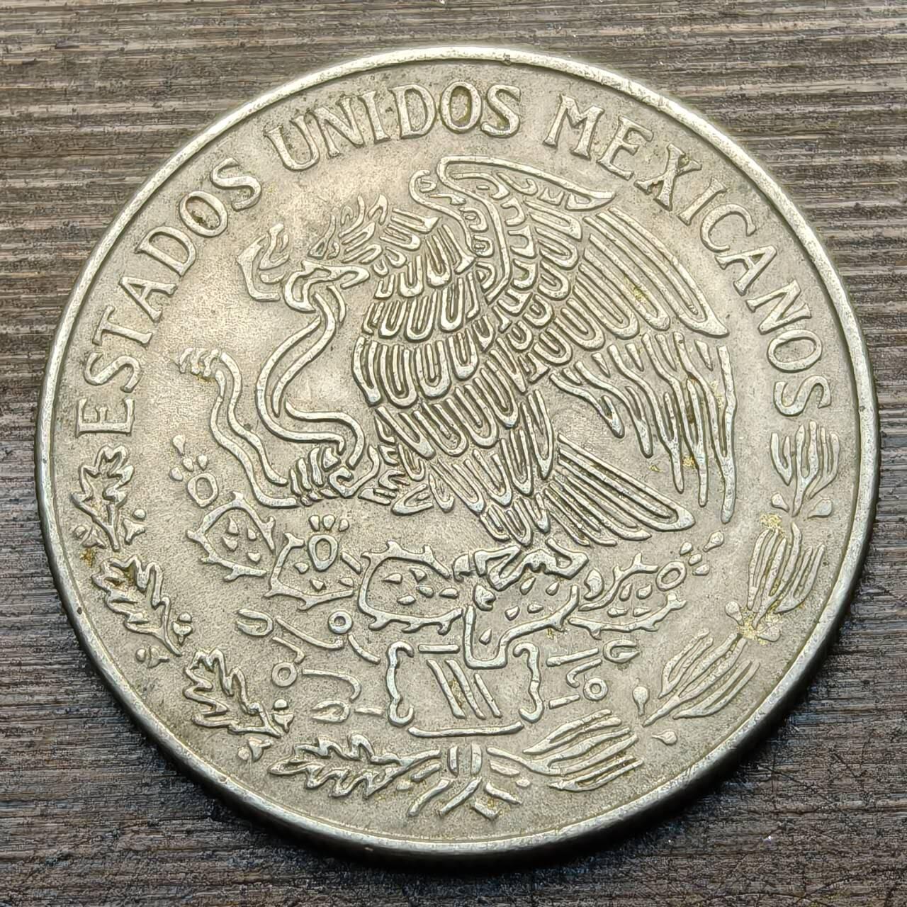 【铜匠收藏】★第142★散币专场 不寄存，30包邮。不满30元，支付5元运费。《接受代拍 代送NGC评级》 1【无寄存】墨西哥 1977年 1比索 铜镍币 民族英雄莫雷洛斯