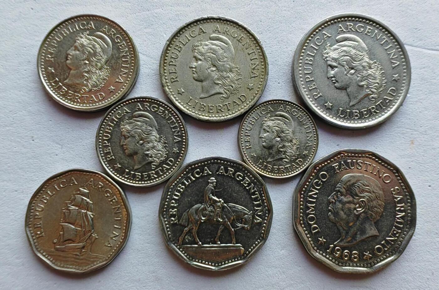 阿根廷硬币1957年-1968年5分-25比索8枚套