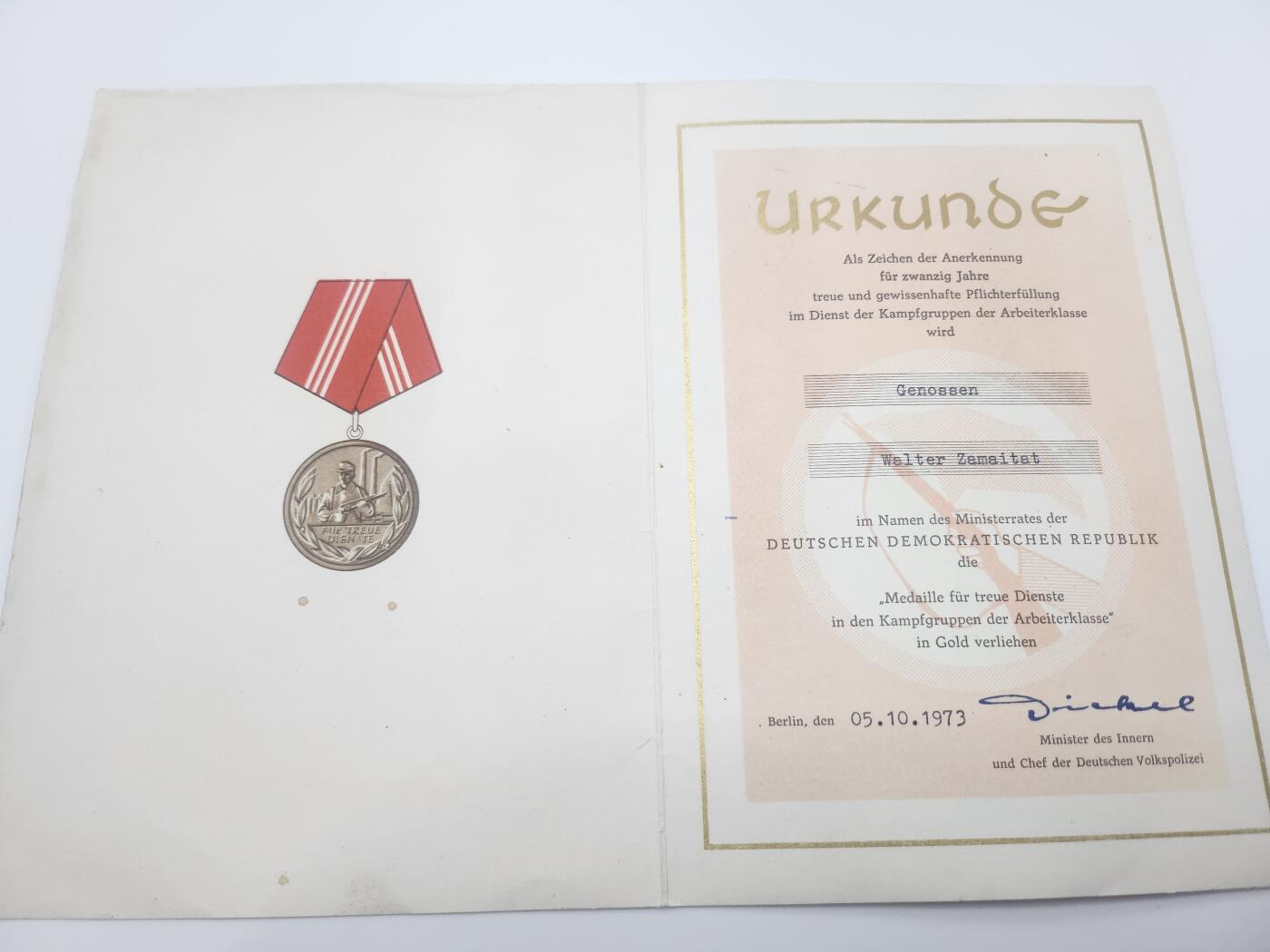 南水社首场拍卖 民主德国金级工人阶级战斗队服务奖章证书 获得者瓦尔特·扎迈塔特
