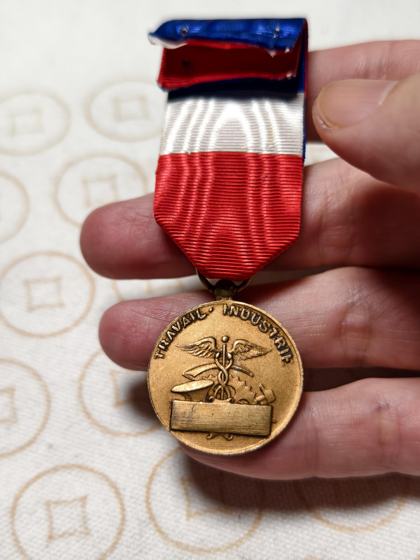 抚柳草堂-第十一期章牌钱币  奖章勋章限时免佣 满百包邮 放漏专场 法国金级劳动部荣誉奖章  950银镀金双标 去掉绶带净重9.3g