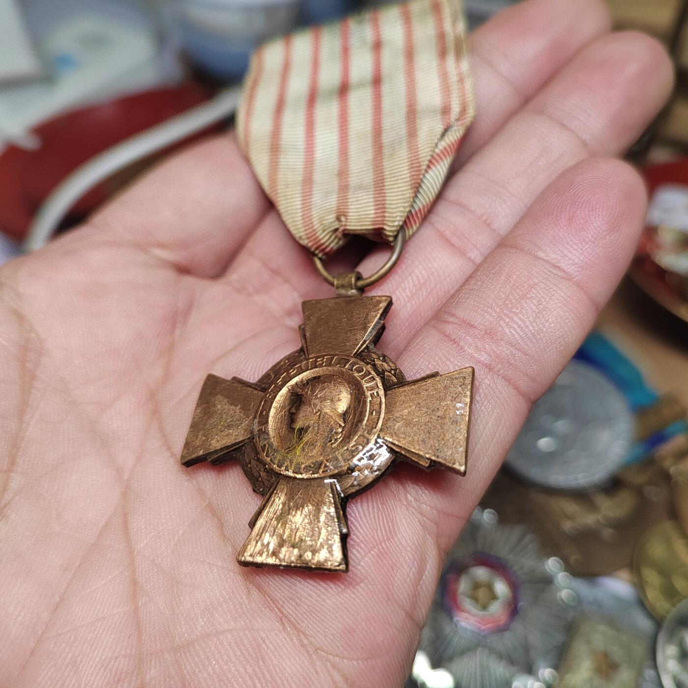 PCAI钱币  29-740  纪念章等杂項专场 战斗十字，有胶