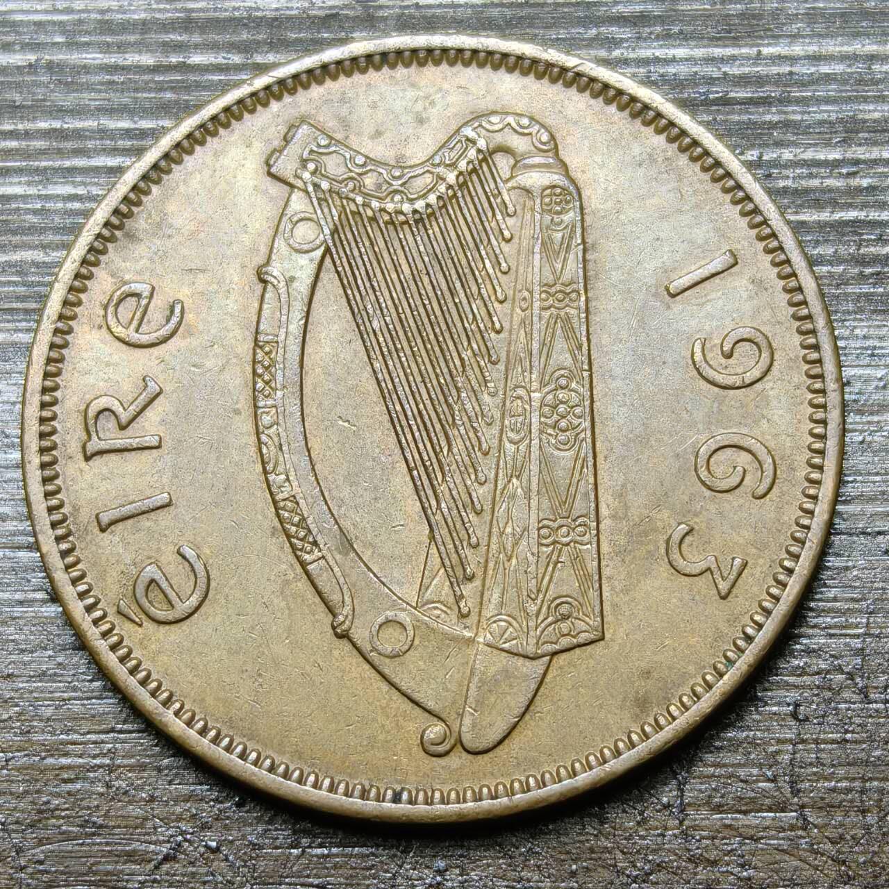 【铜匠收藏】★第141★散币专场 不寄存，30包邮。不满30元，支付5元运费。《接受代拍 代送NGC评级》 38【无寄存】爱尔兰 1963年 1便士 铜币 母鸡竖琴