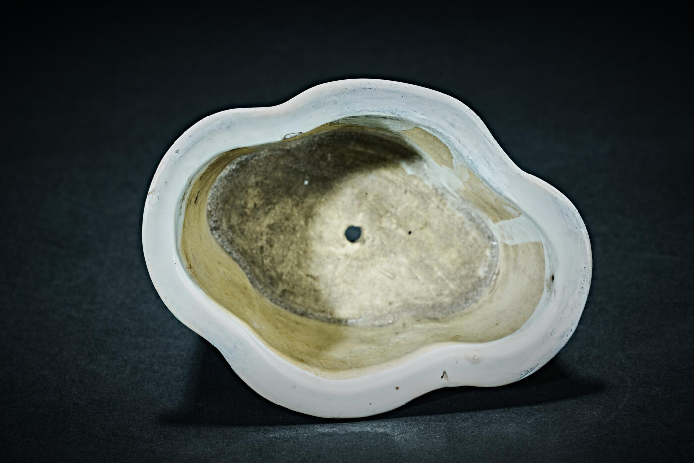 上海都达杂项专场九（全场包邮） 民国 子文作 花鸟纹海棠形花盆1-447